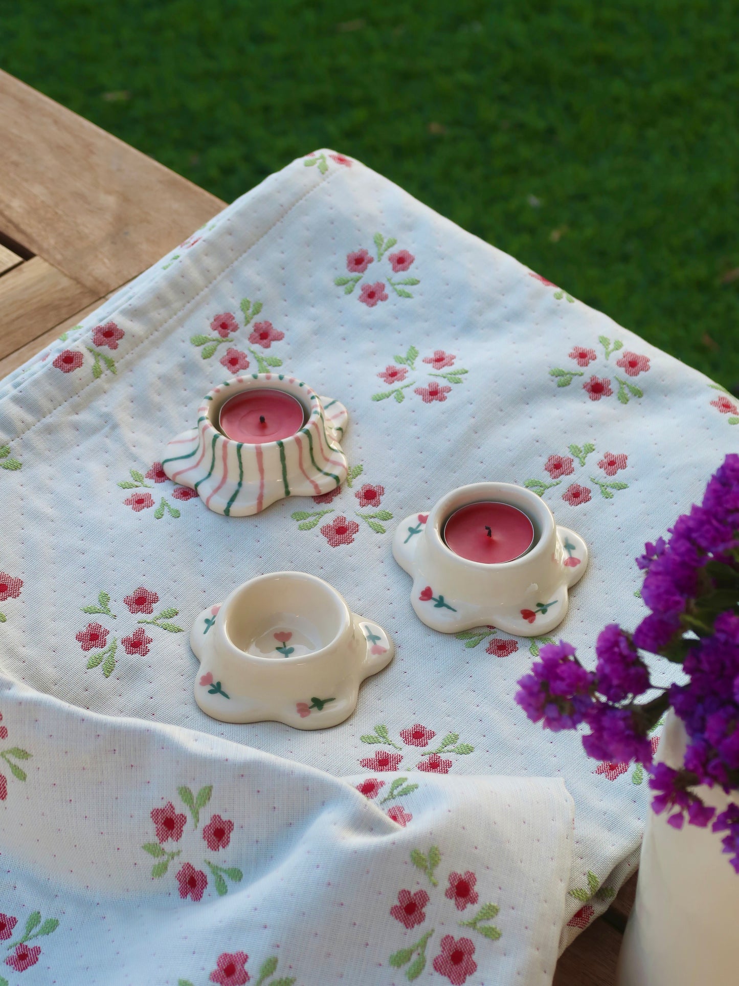 French Jacquard tablecloth with pink flowers