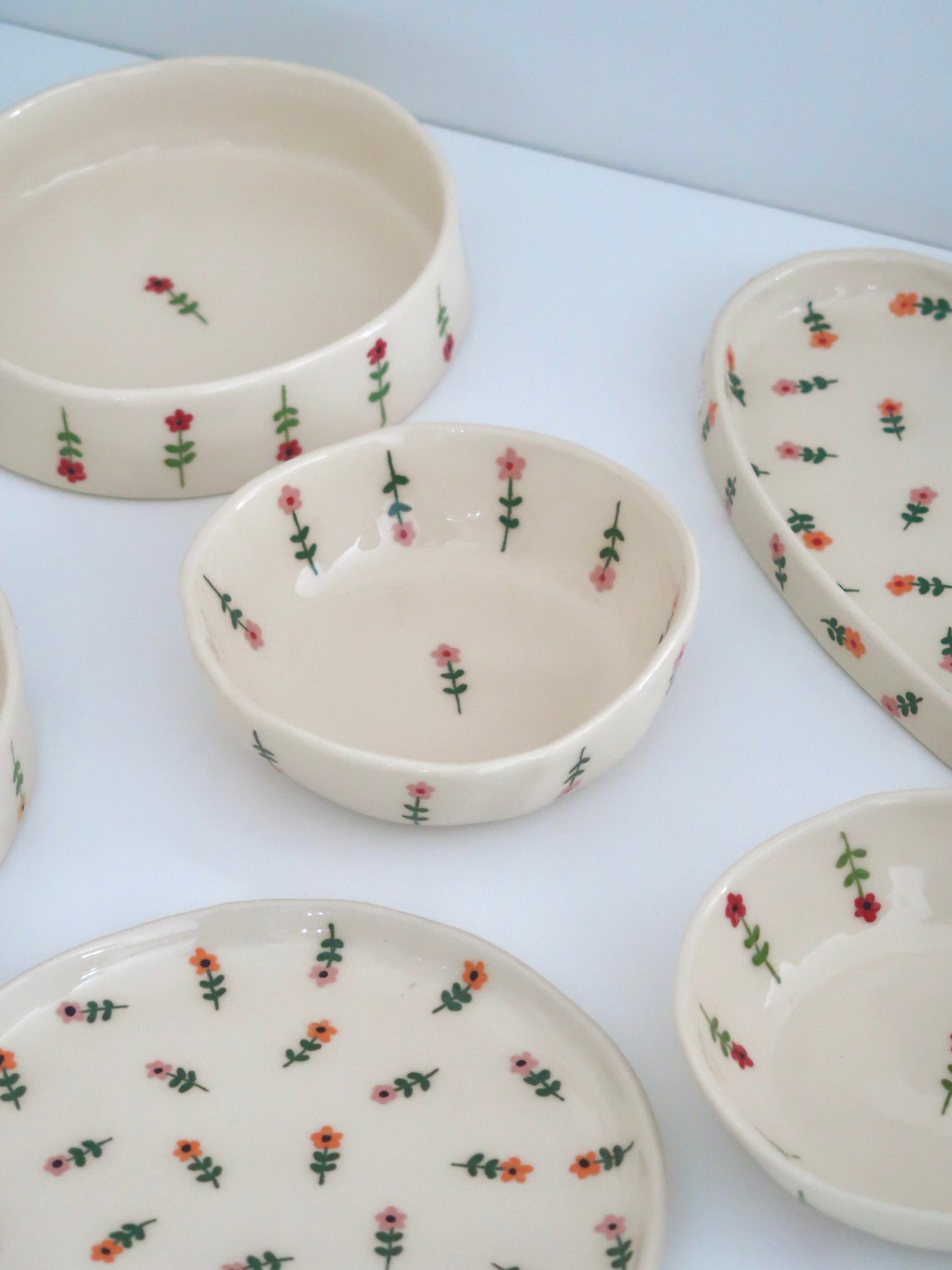 Bowl with pink flowers