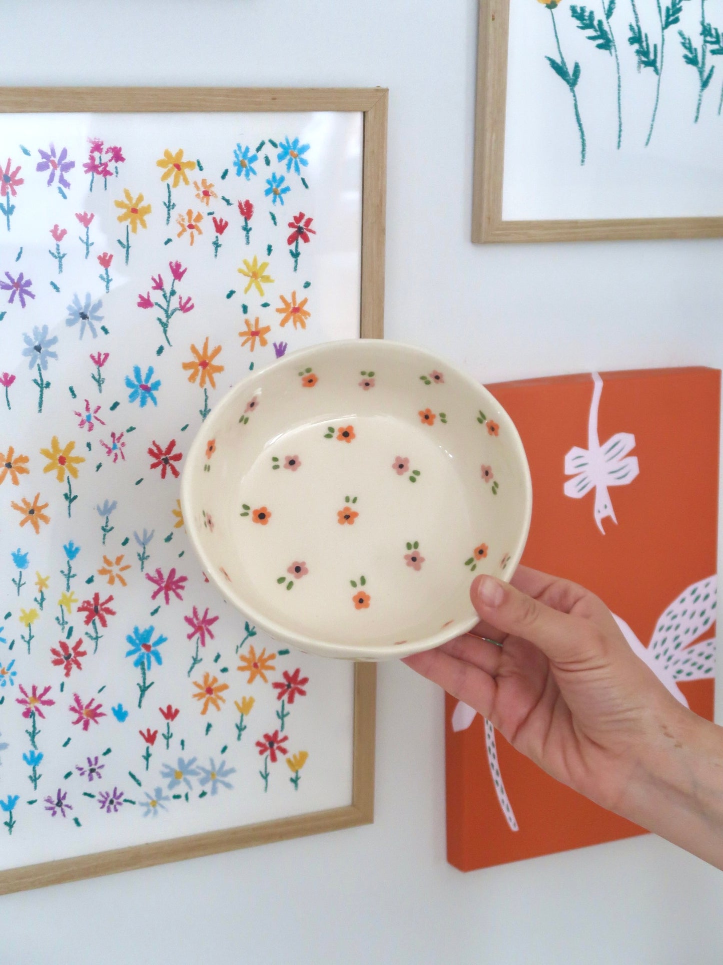 Bowl with pink and orange flowers