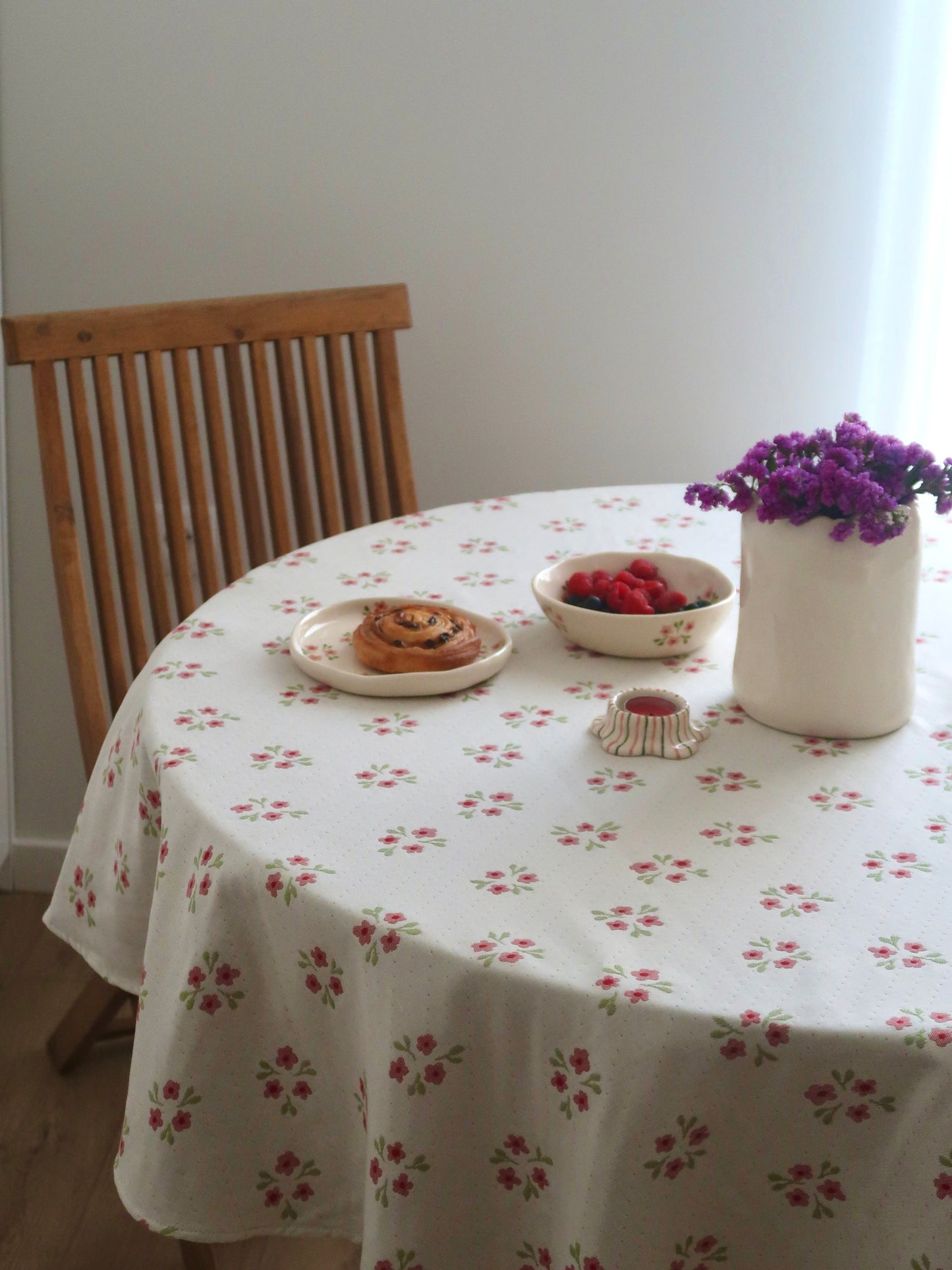 French Jacquard tablecloth with pink flowers