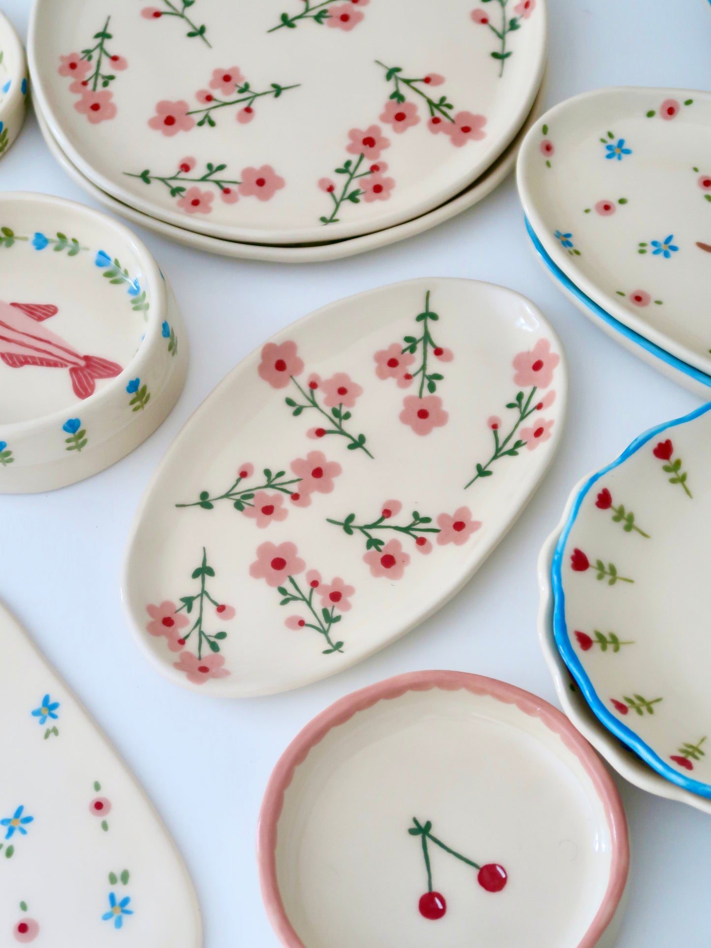 Platter with pink flowers