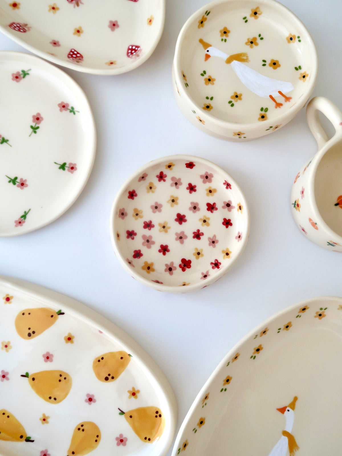 Ring dish with multicolor flowers
