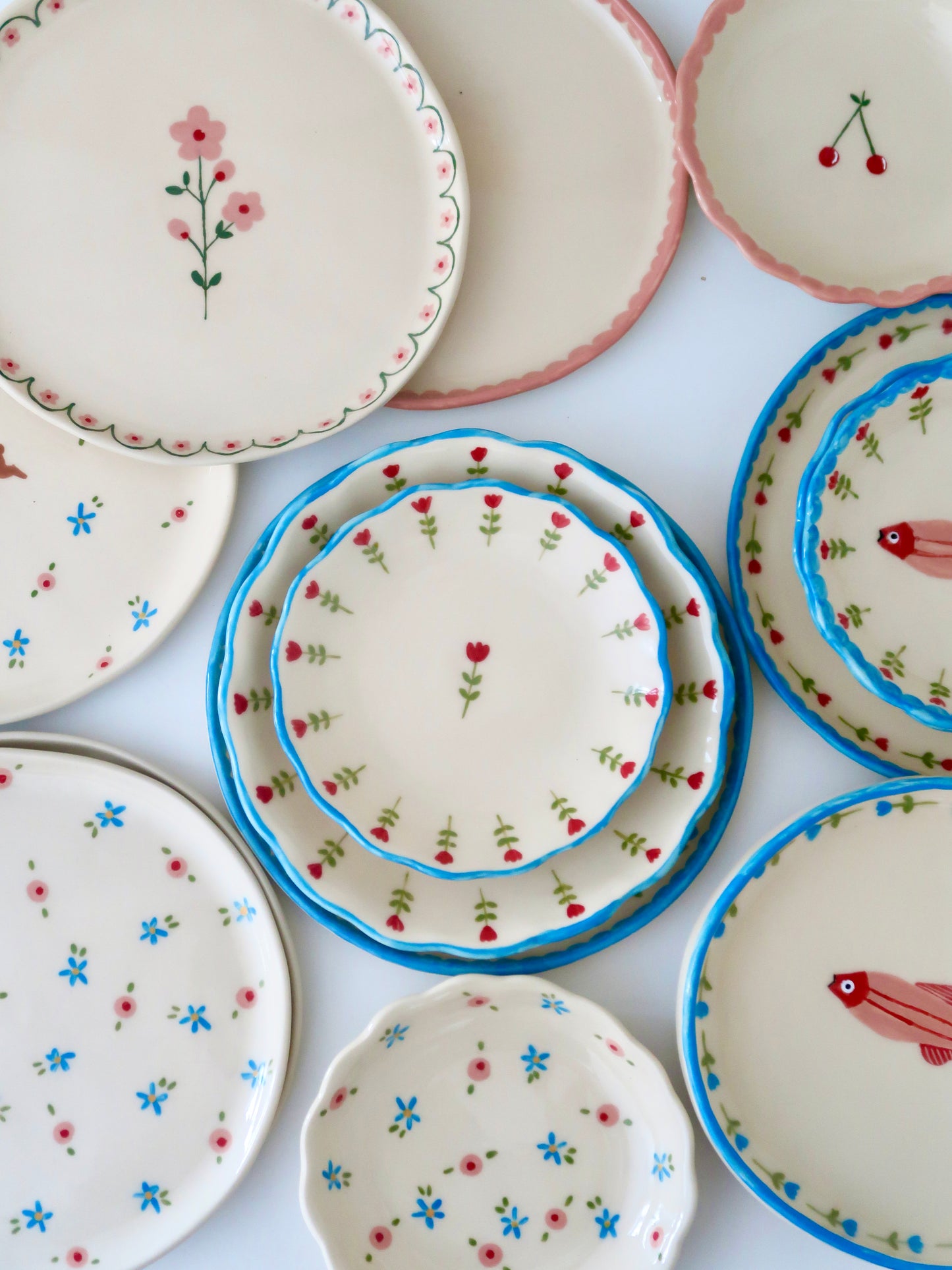 Breakfast/ dessert scalloped plate with red flowers