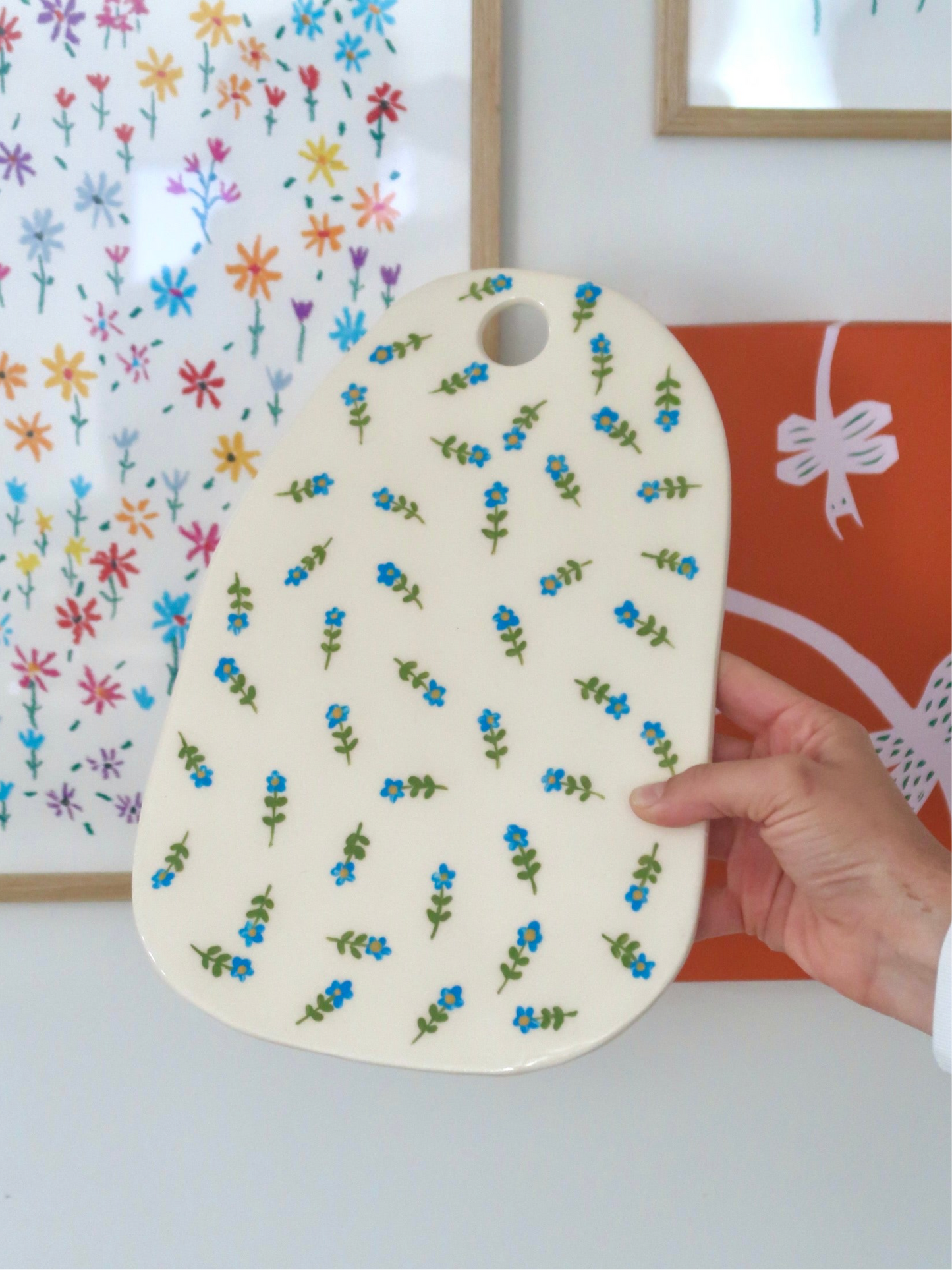 Kitchen board with blue flowers