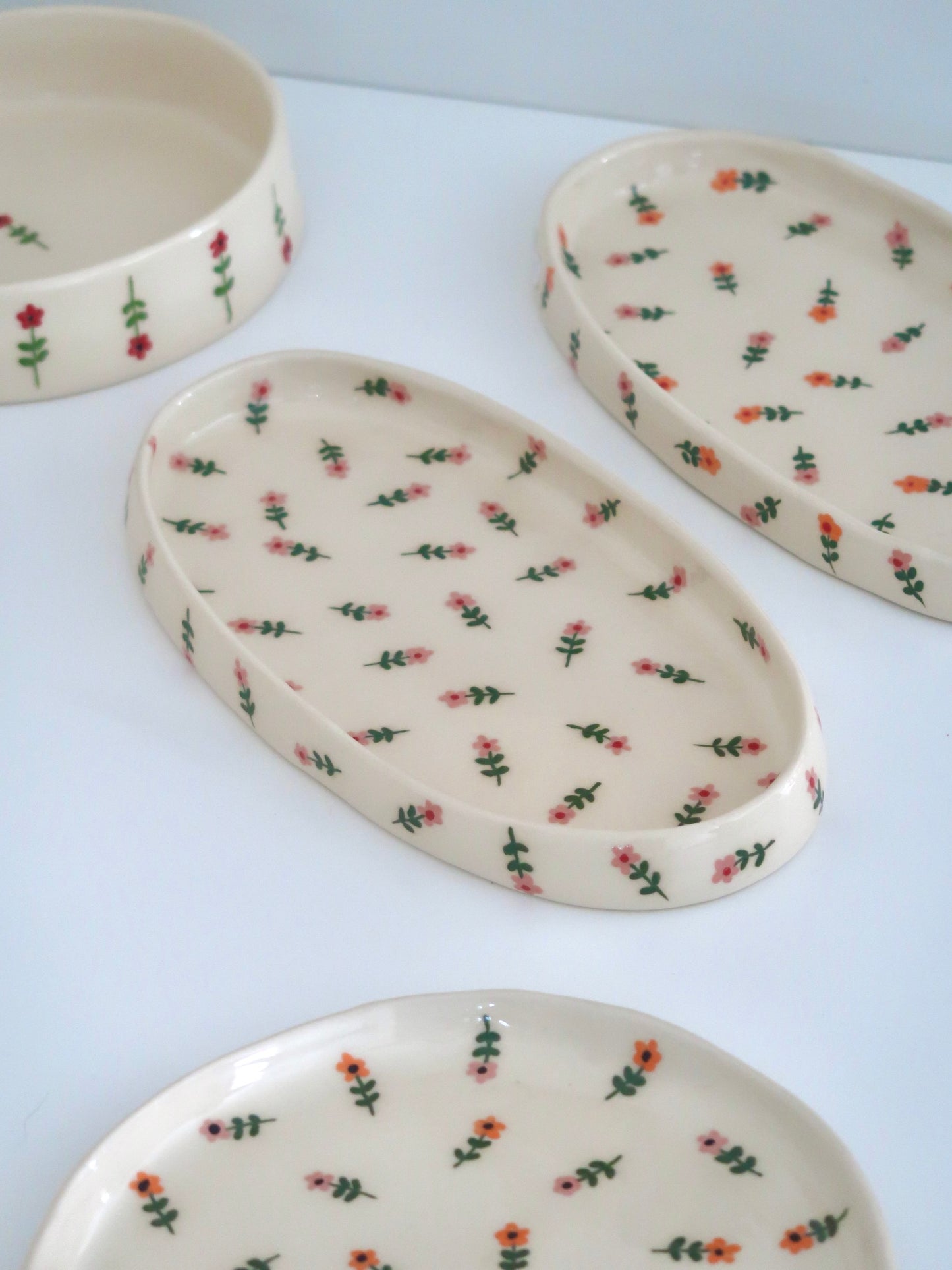 Platter with pink flowers