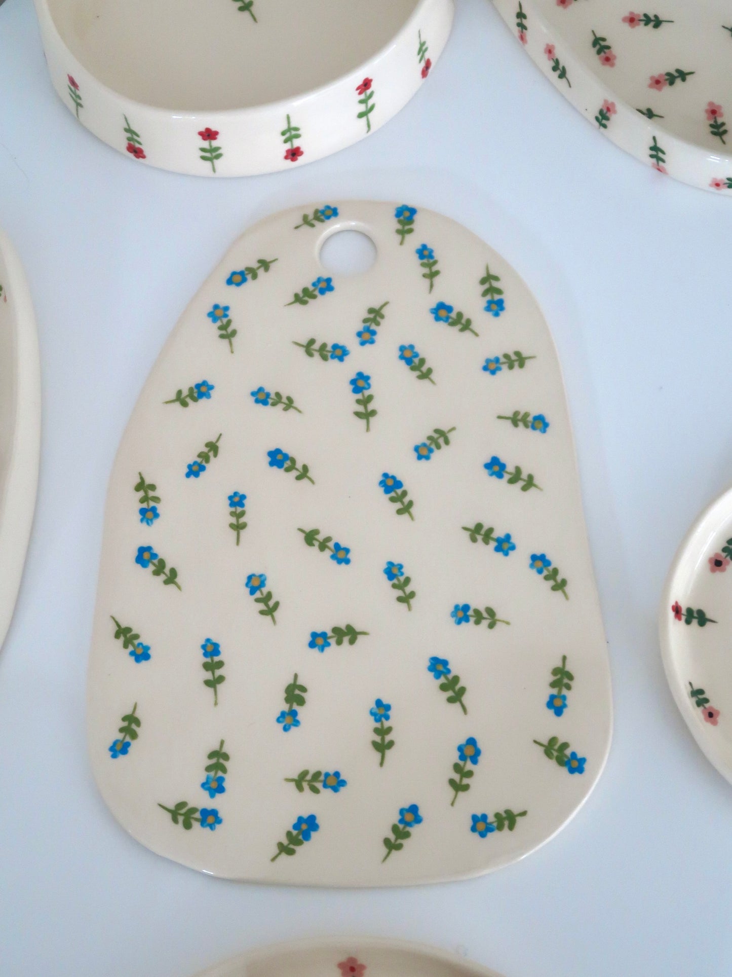 Kitchen board with blue flowers