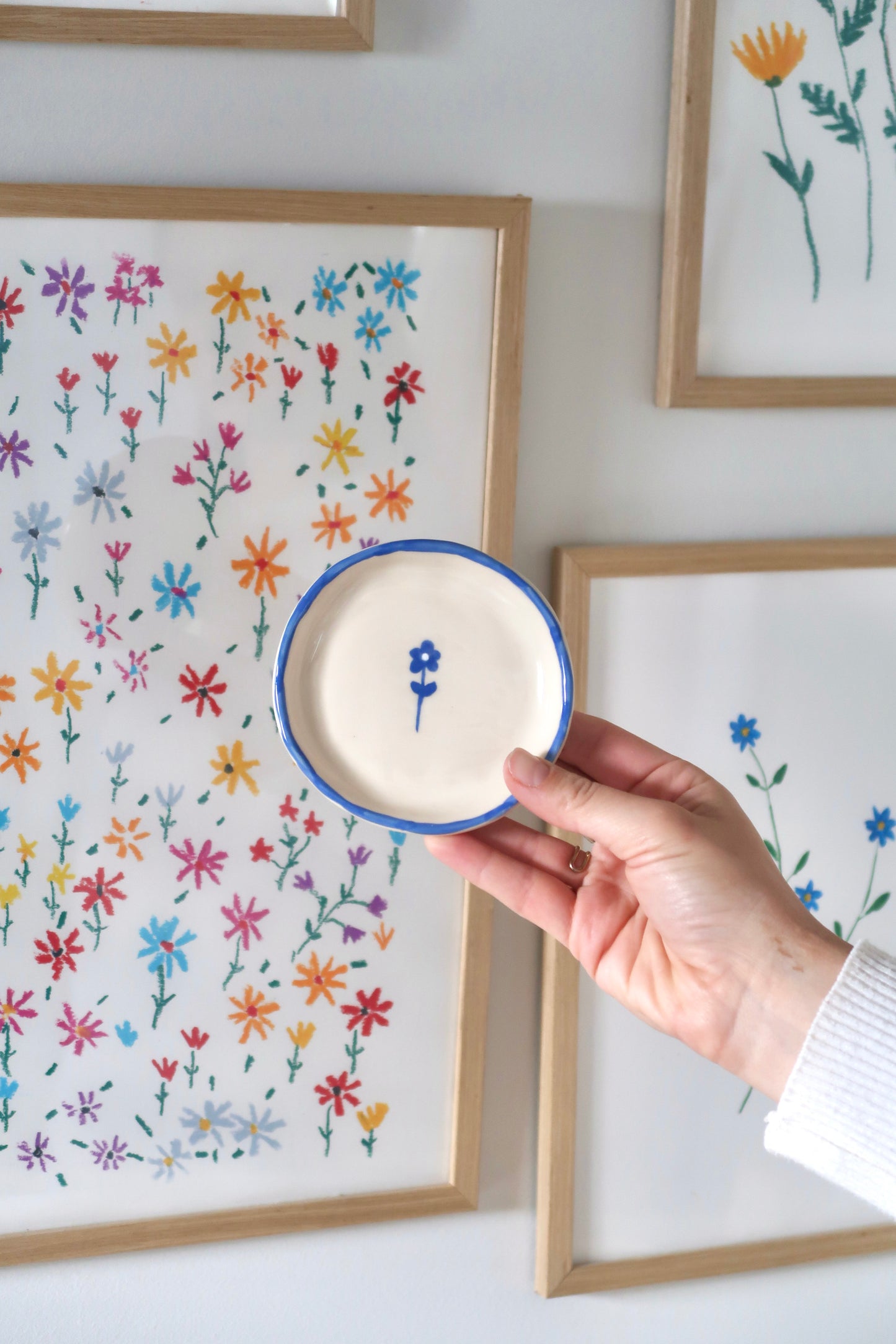 Ring dish with blue flowers
