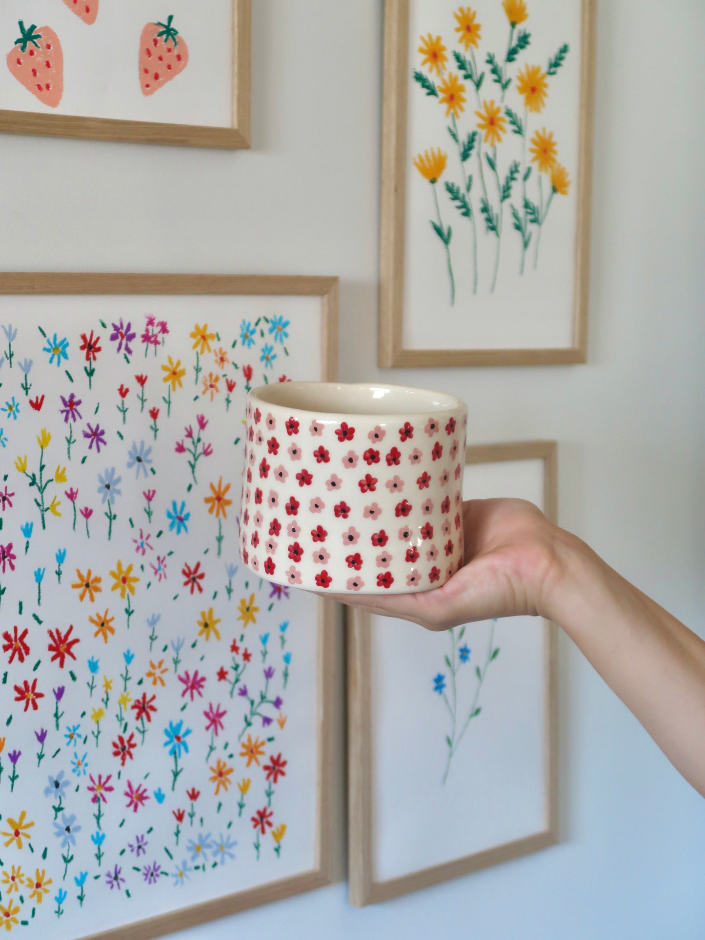 Vase with pink and red flowers