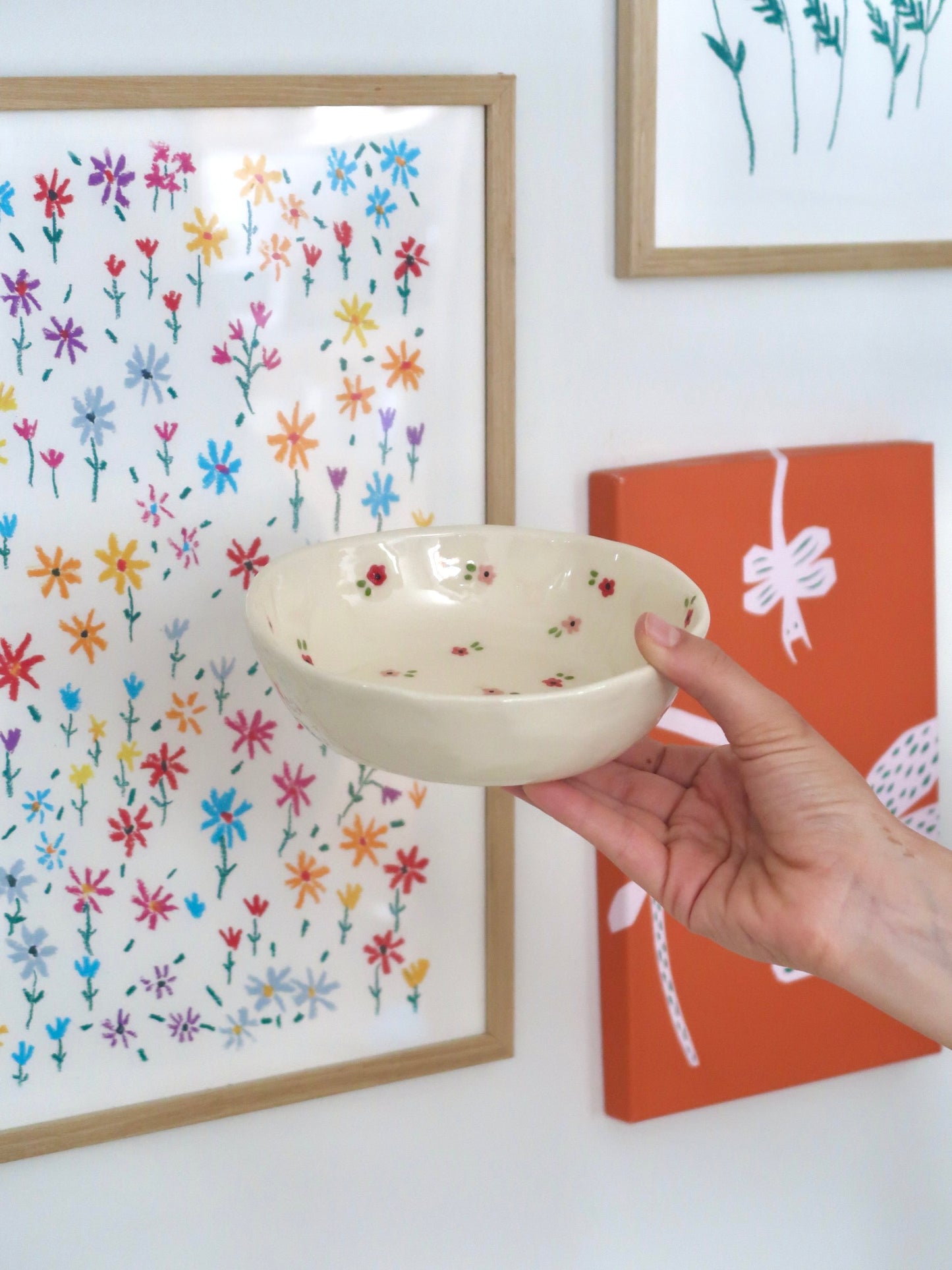 Bowl with pink and red flowers