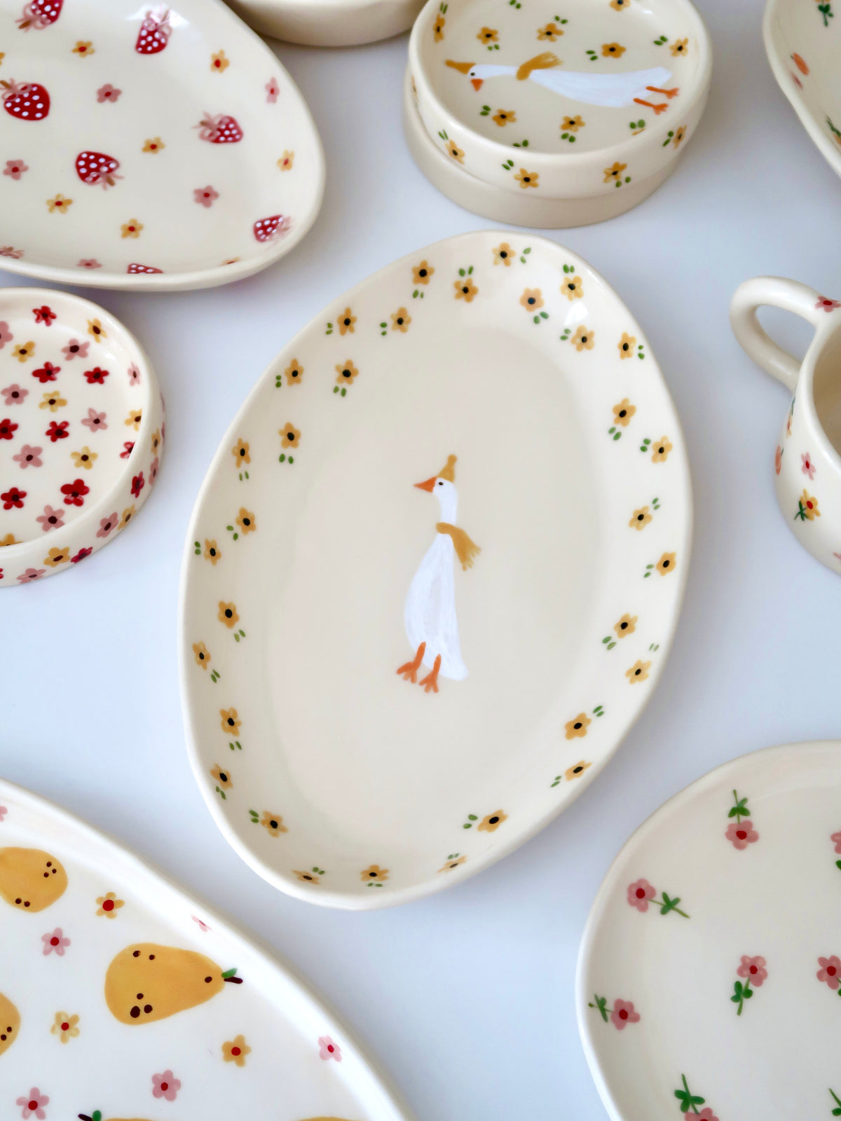 Platter with a duck and yellow flowers (big)
