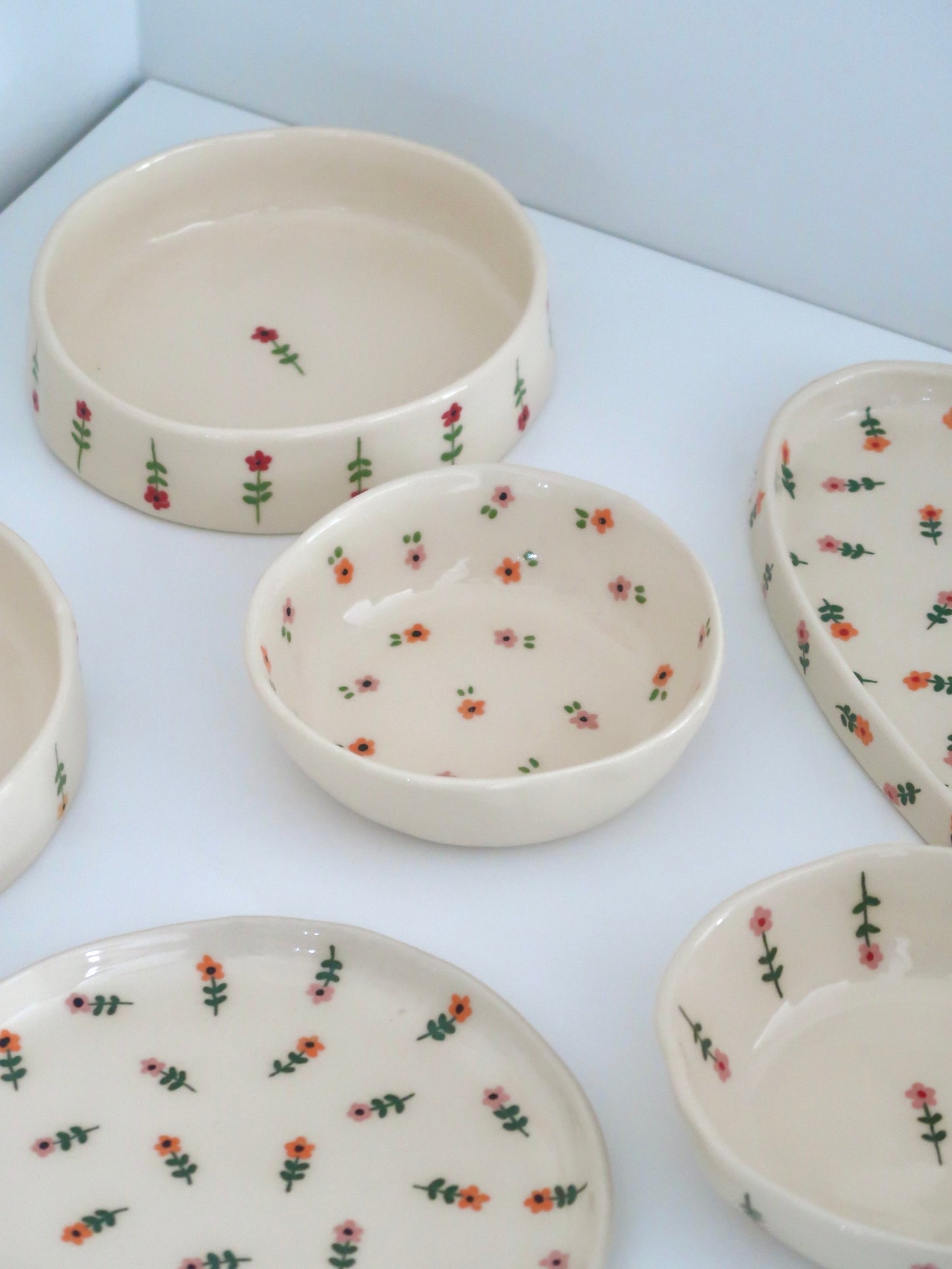 Bowl with pink and orange flowers