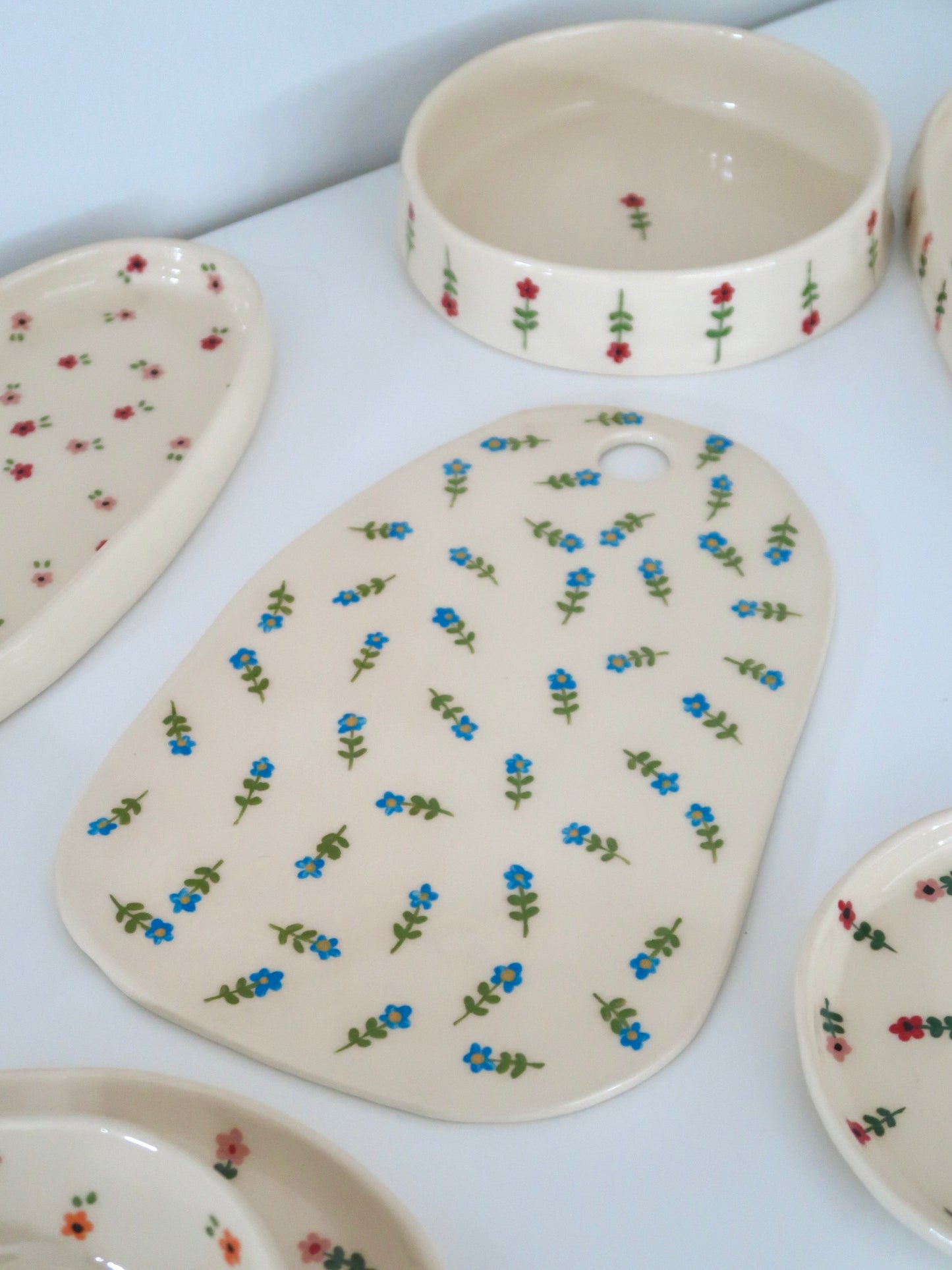 Kitchen board with blue flowers