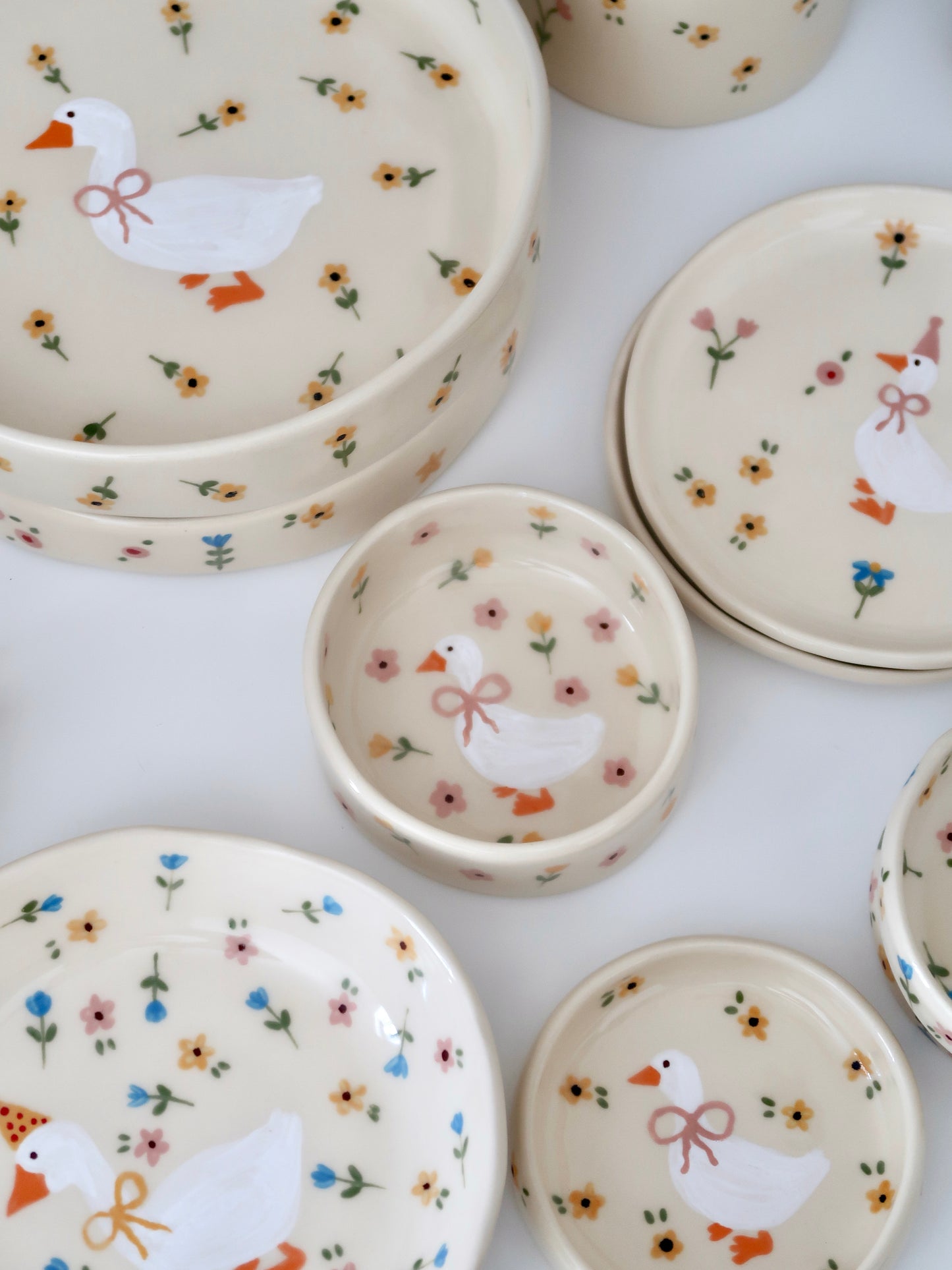 Bowl with a duck, yellow and pink flowers