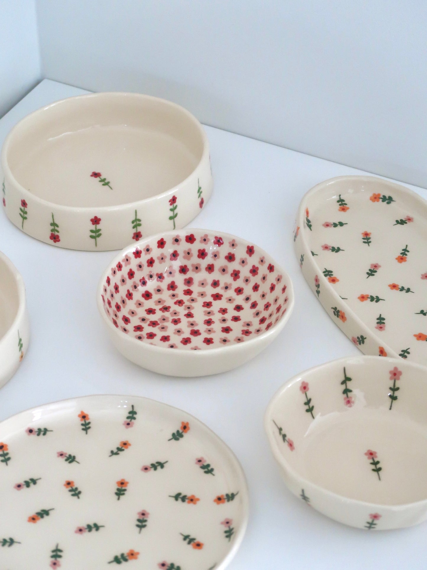 Bowl with pink and red flowers