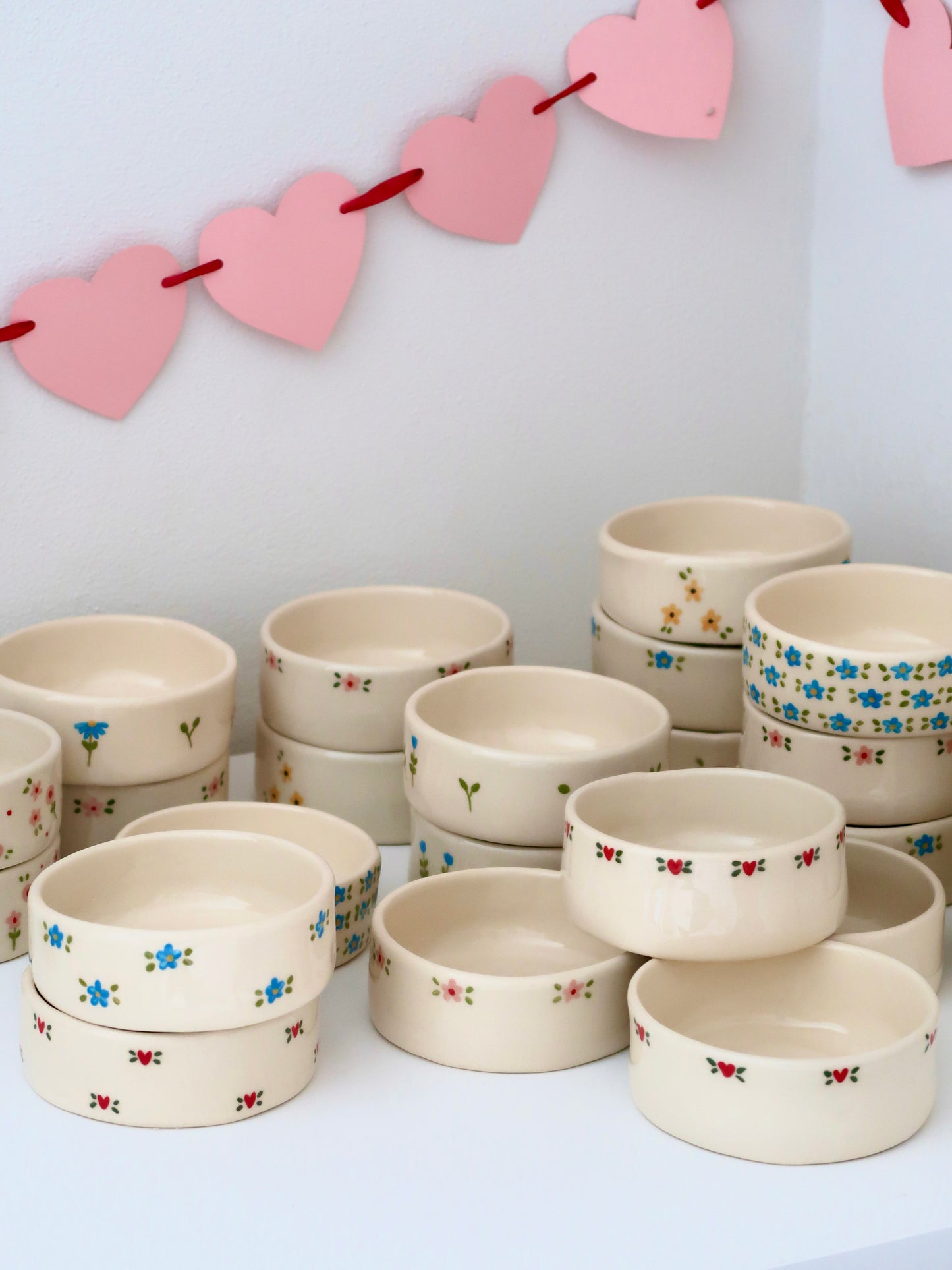 Bowl with pink flowers