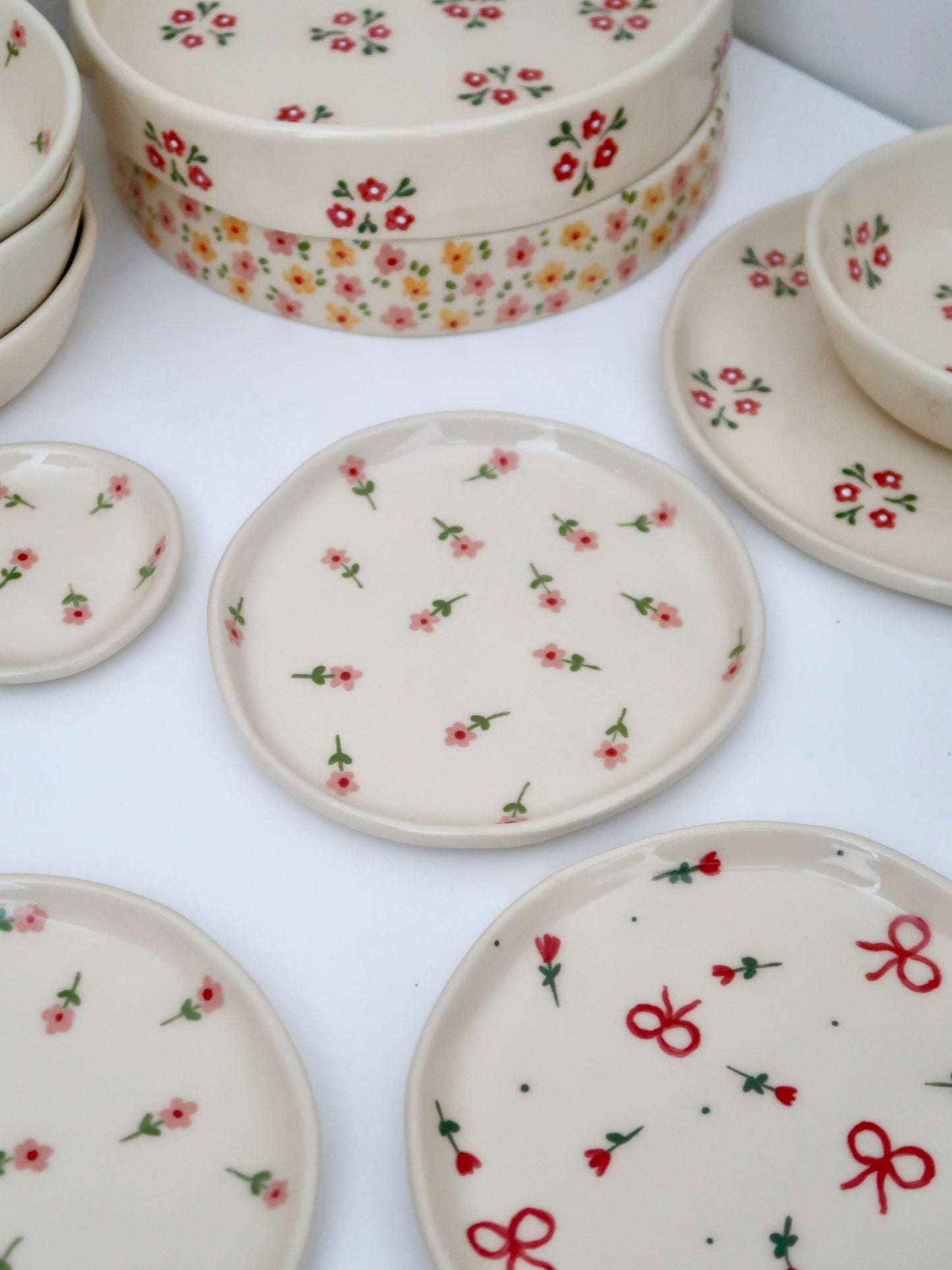 Set with pink flowers