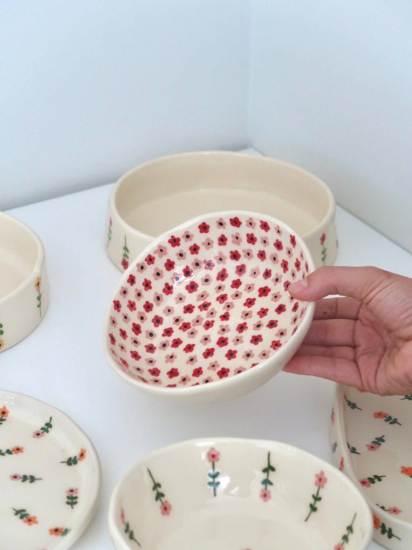 Bowl with pink and red flowers