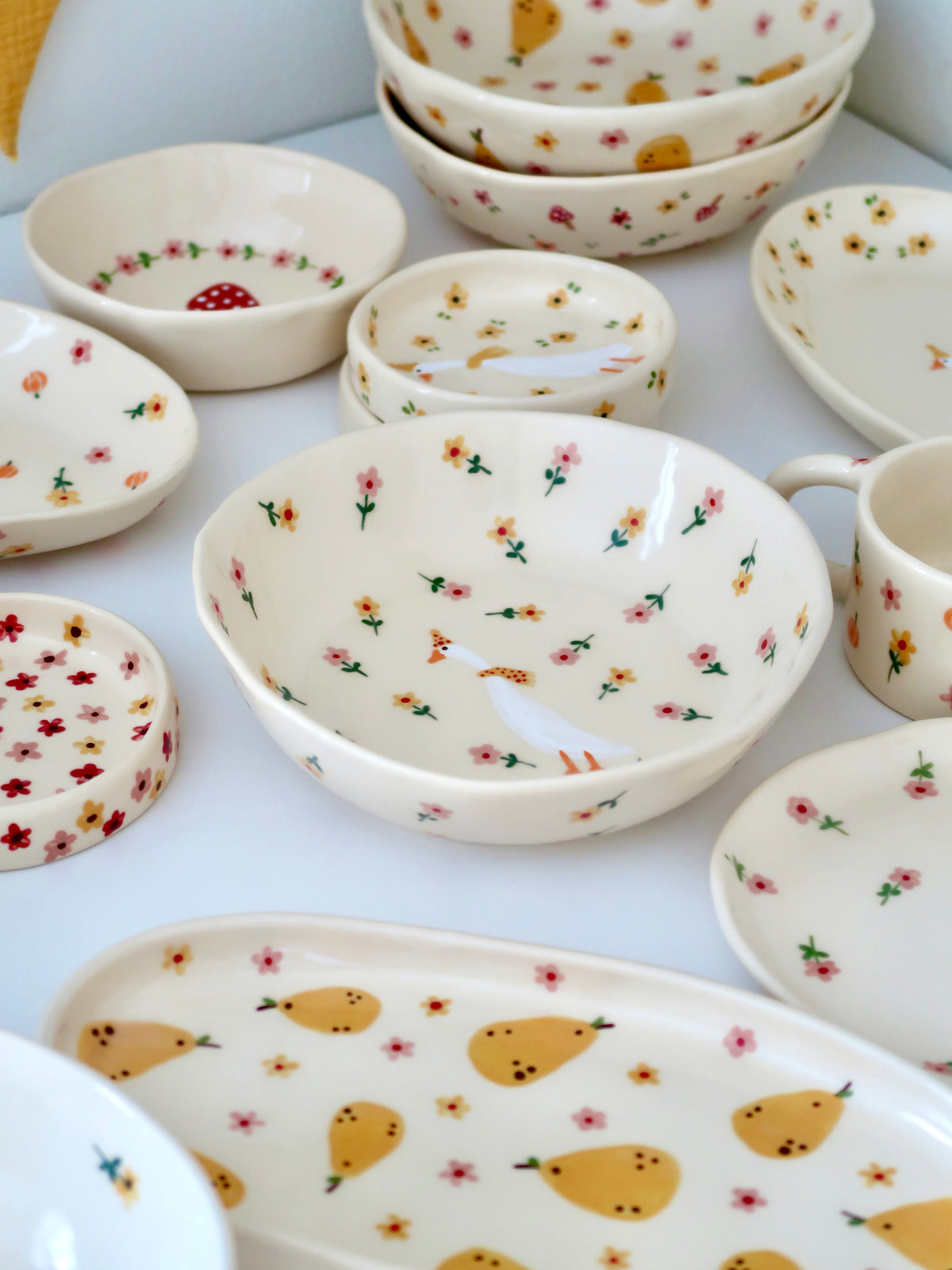 Bowl with a duck and yellow and pink flowers (big)