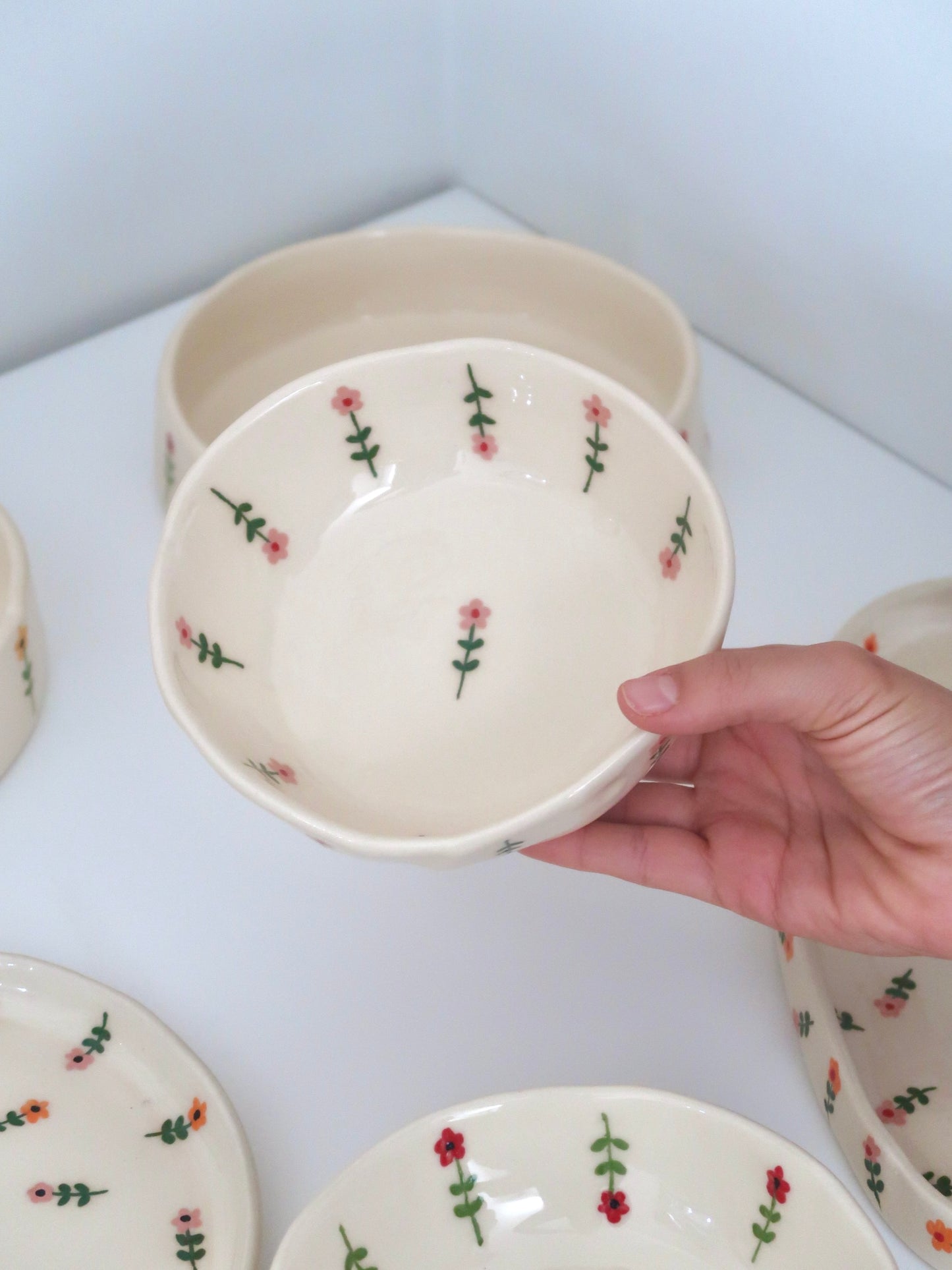 Bowl with pink flowers