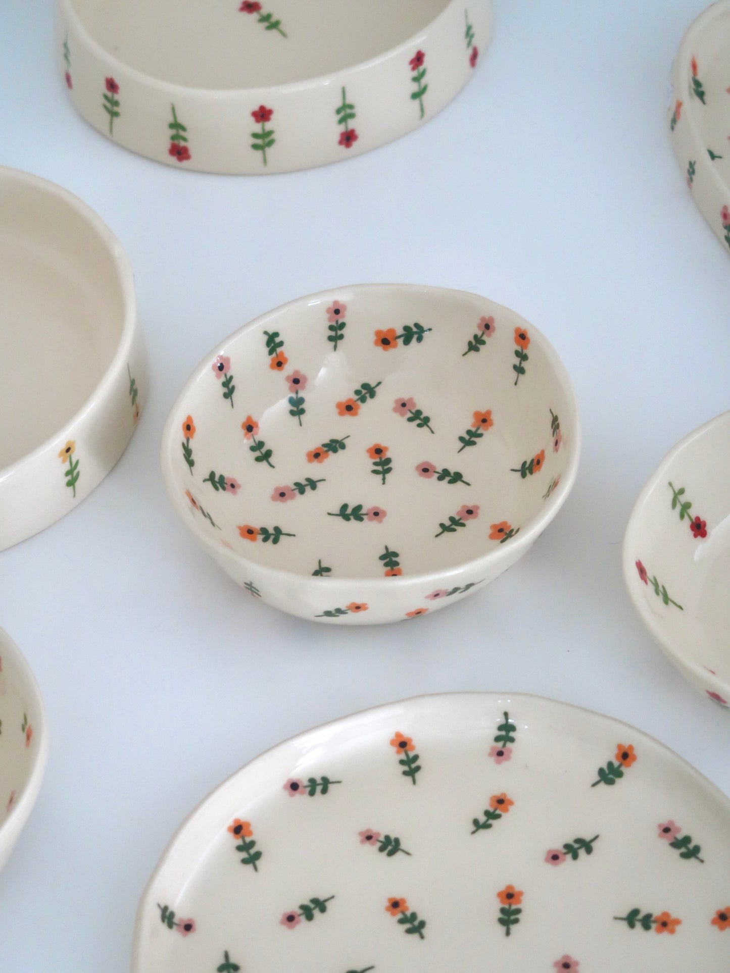 Bowl with pink and orange flowers