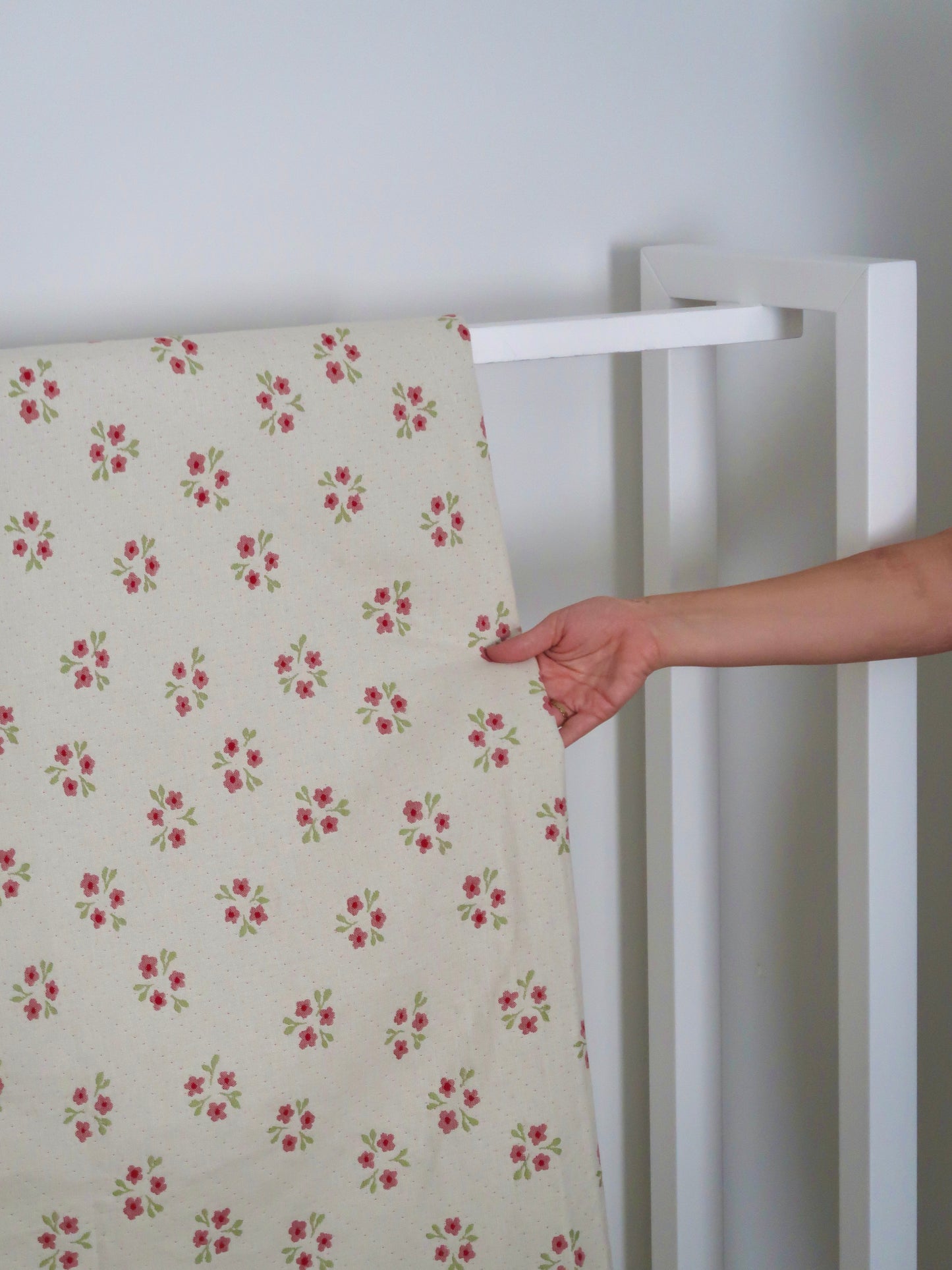 French Jacquard tablecloth with pink flowers