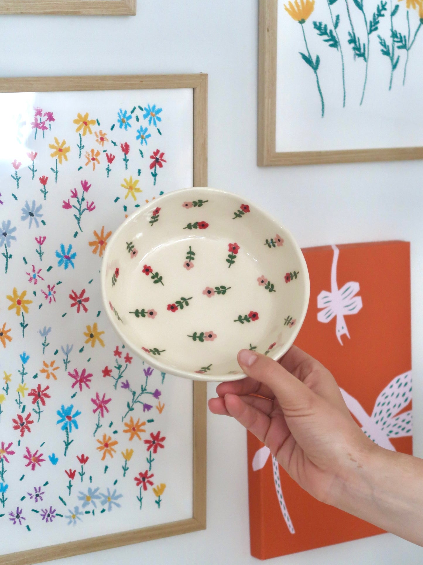 Bowl with pink and red flowers