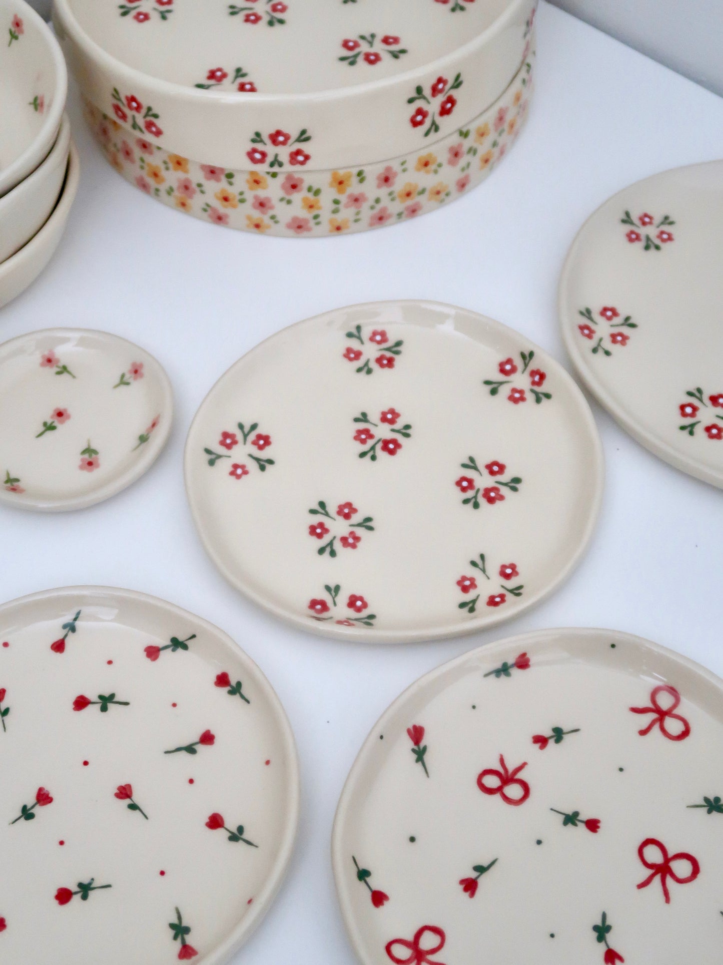 Set with red flowers