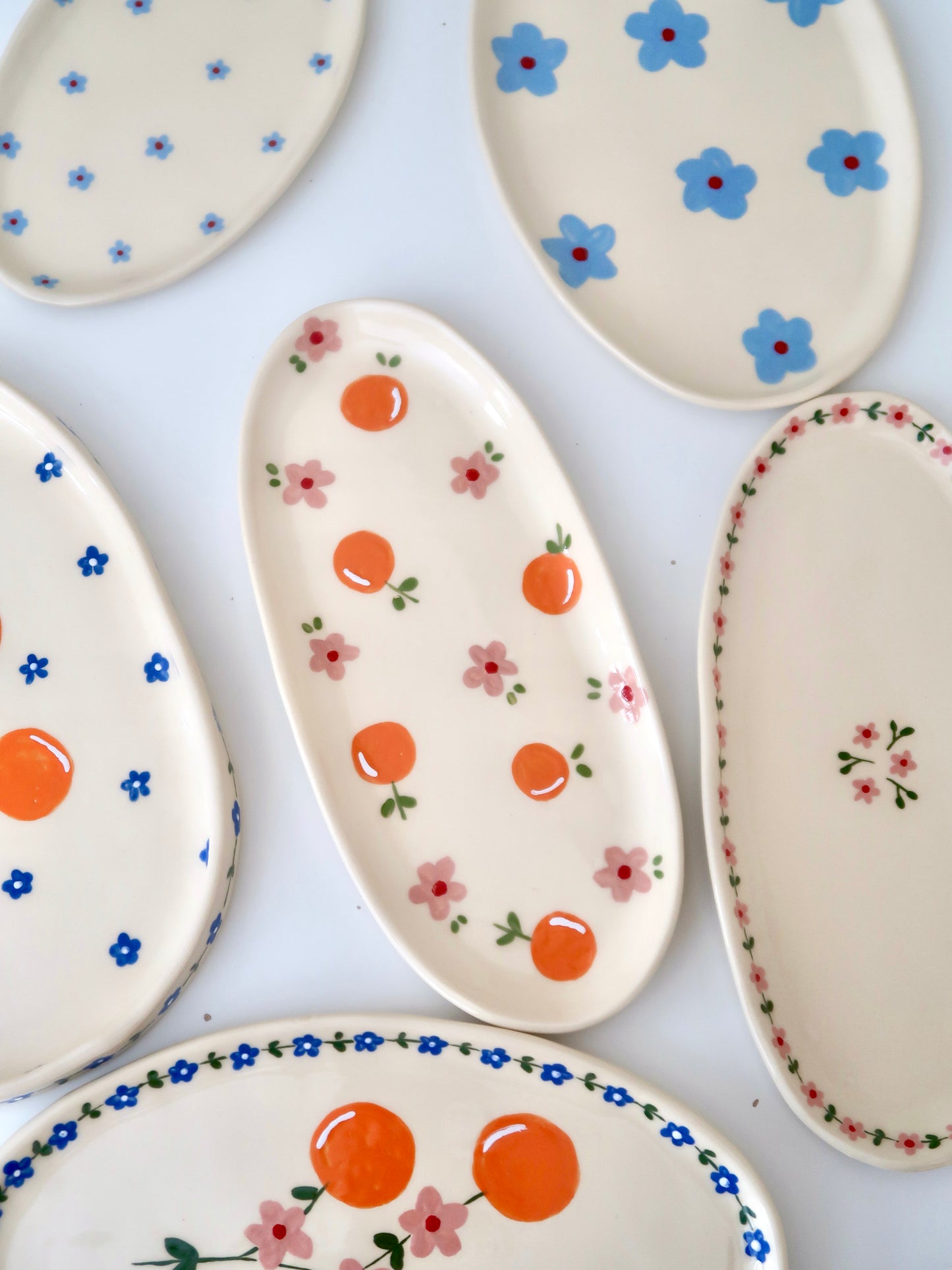 Platter with oranges and pink flowers