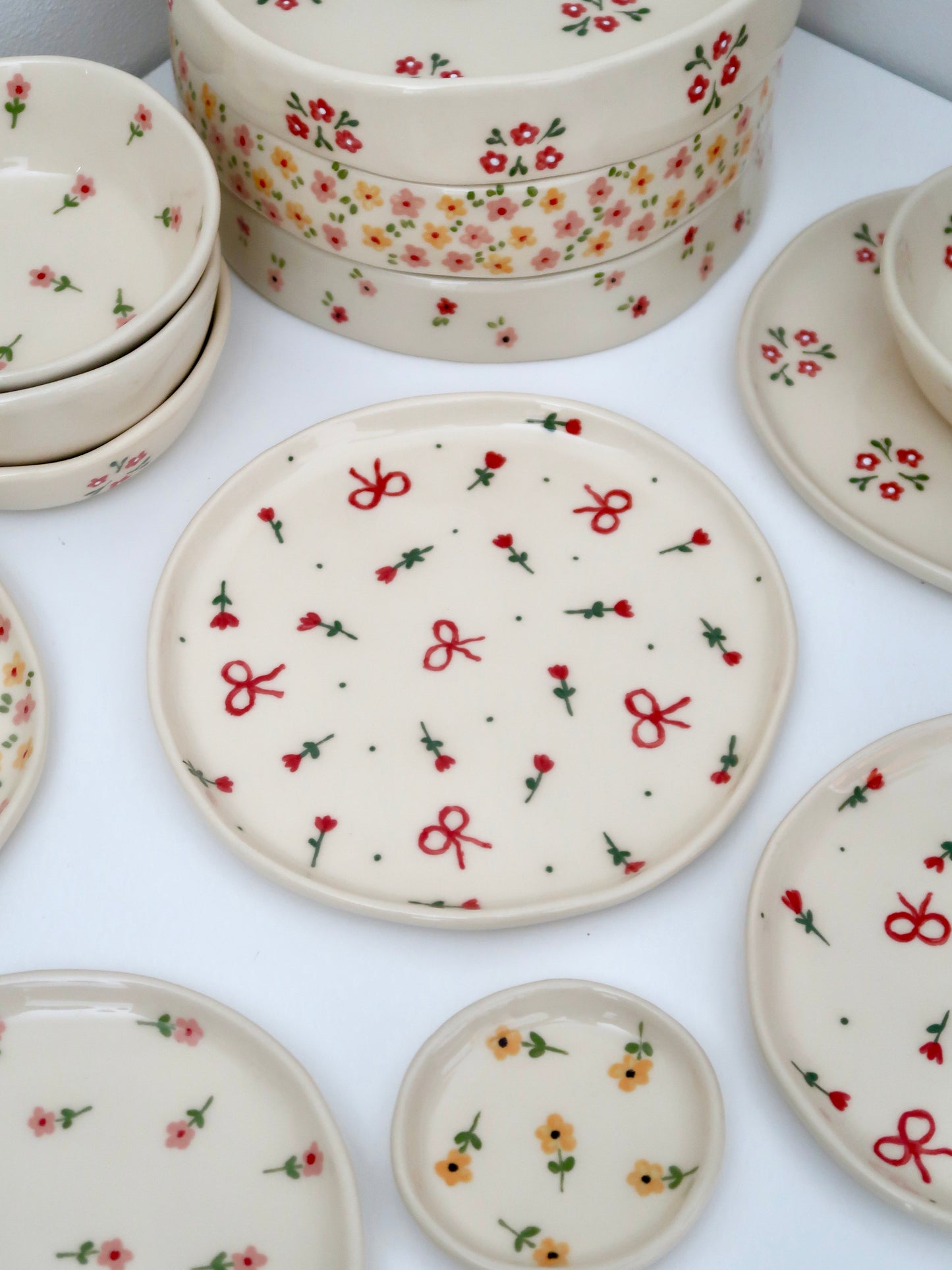 Plate with red flowers and bows