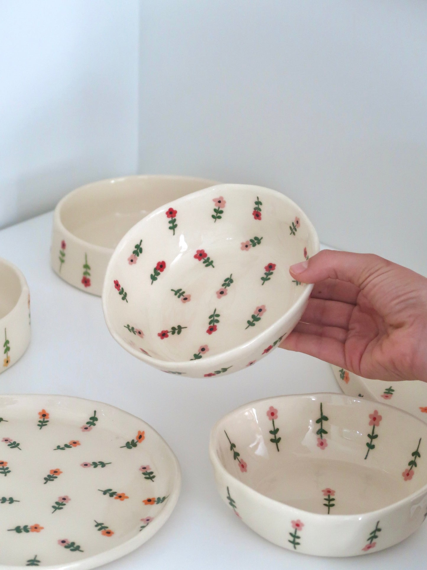 Bowl with pink and red flowers