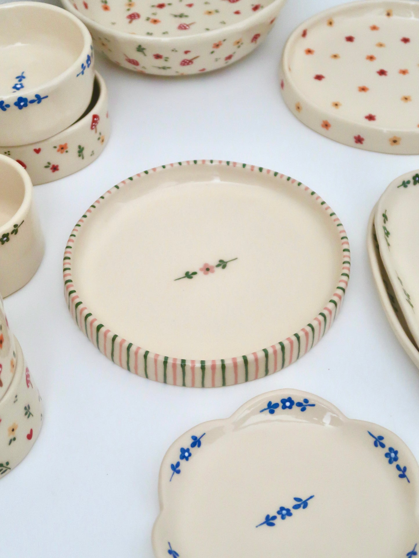 High edge plate with green and pink lines