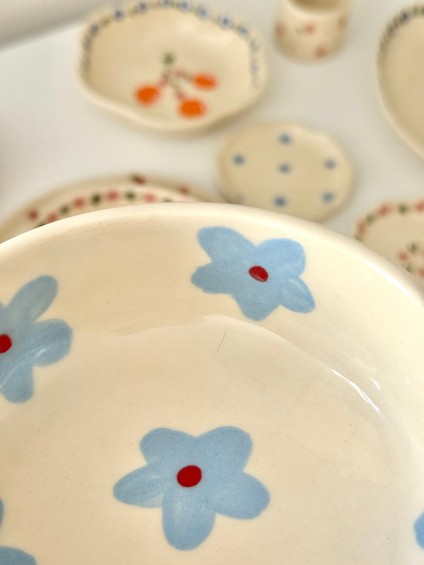 Bowl with blue flowers
