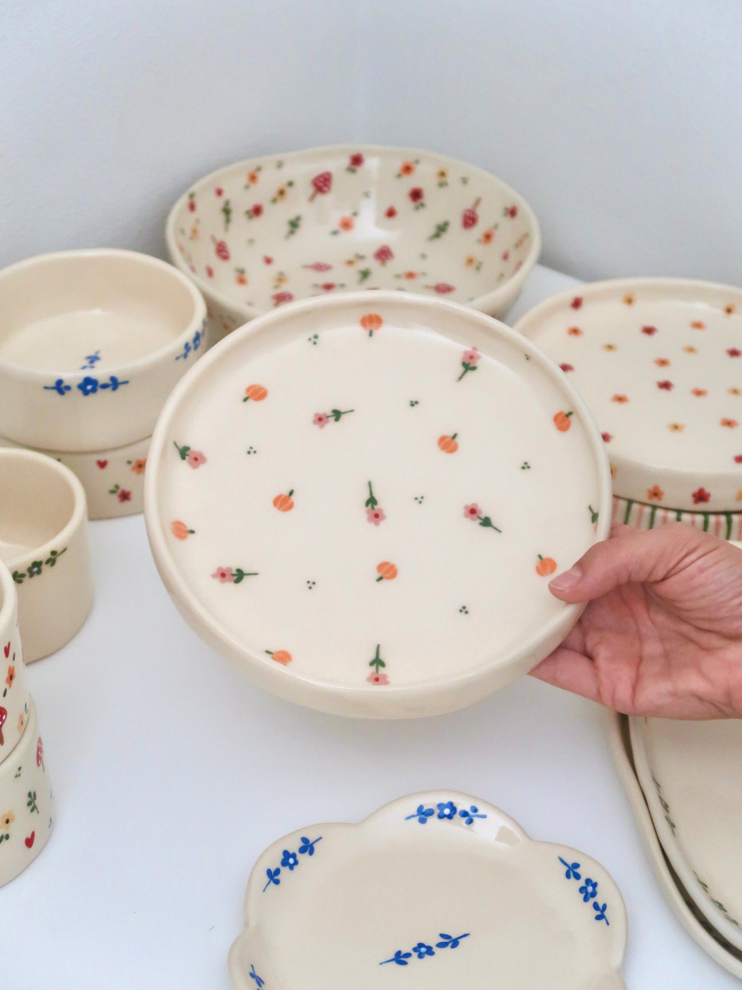 High edge plate with pumpkins and pink flowers