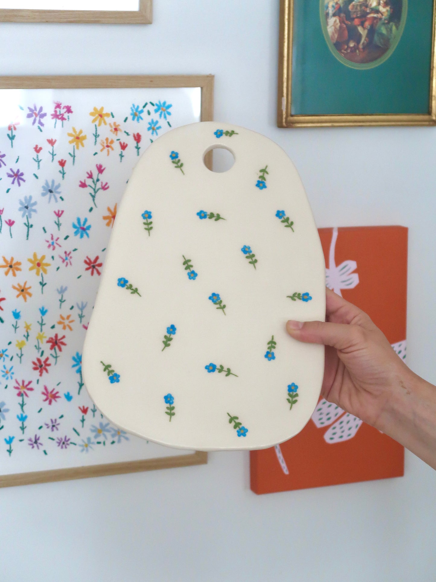 Kitchen board with blue flowers