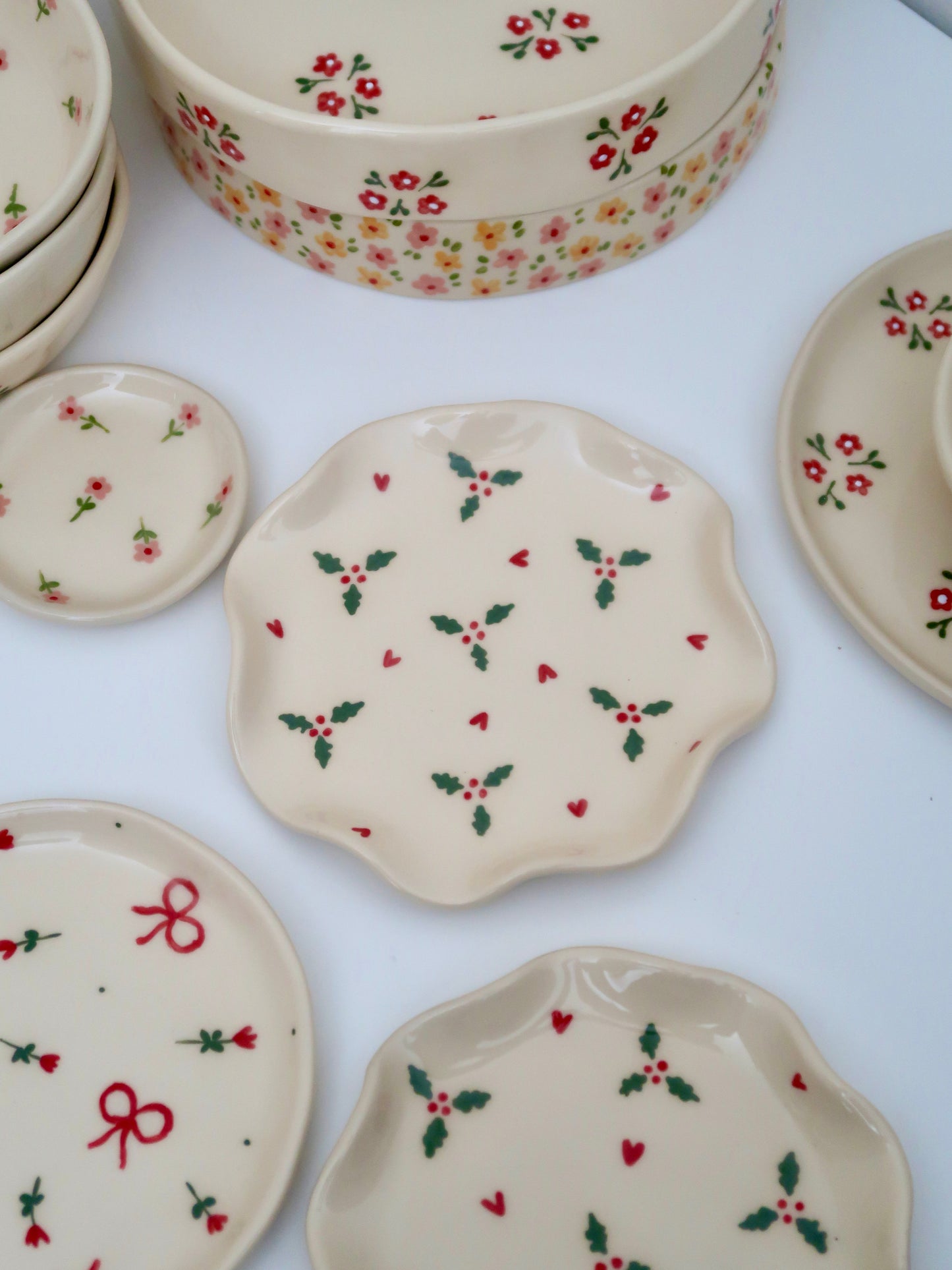 Wavy plate with christmas vibe