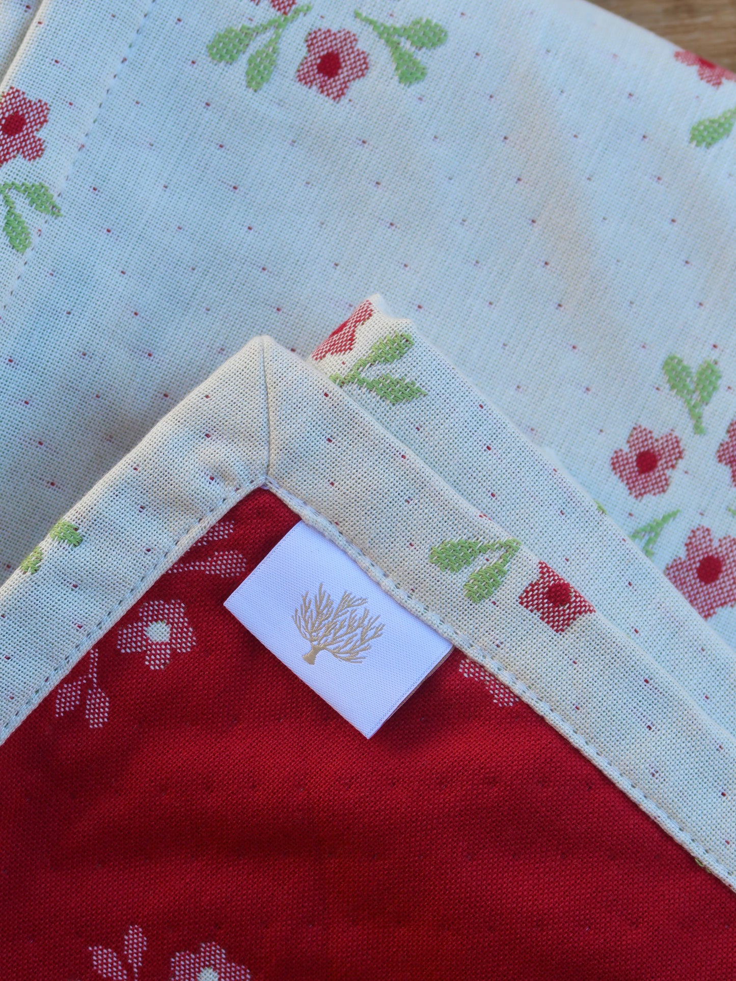 French Jacquard set of placemats with pink flowers