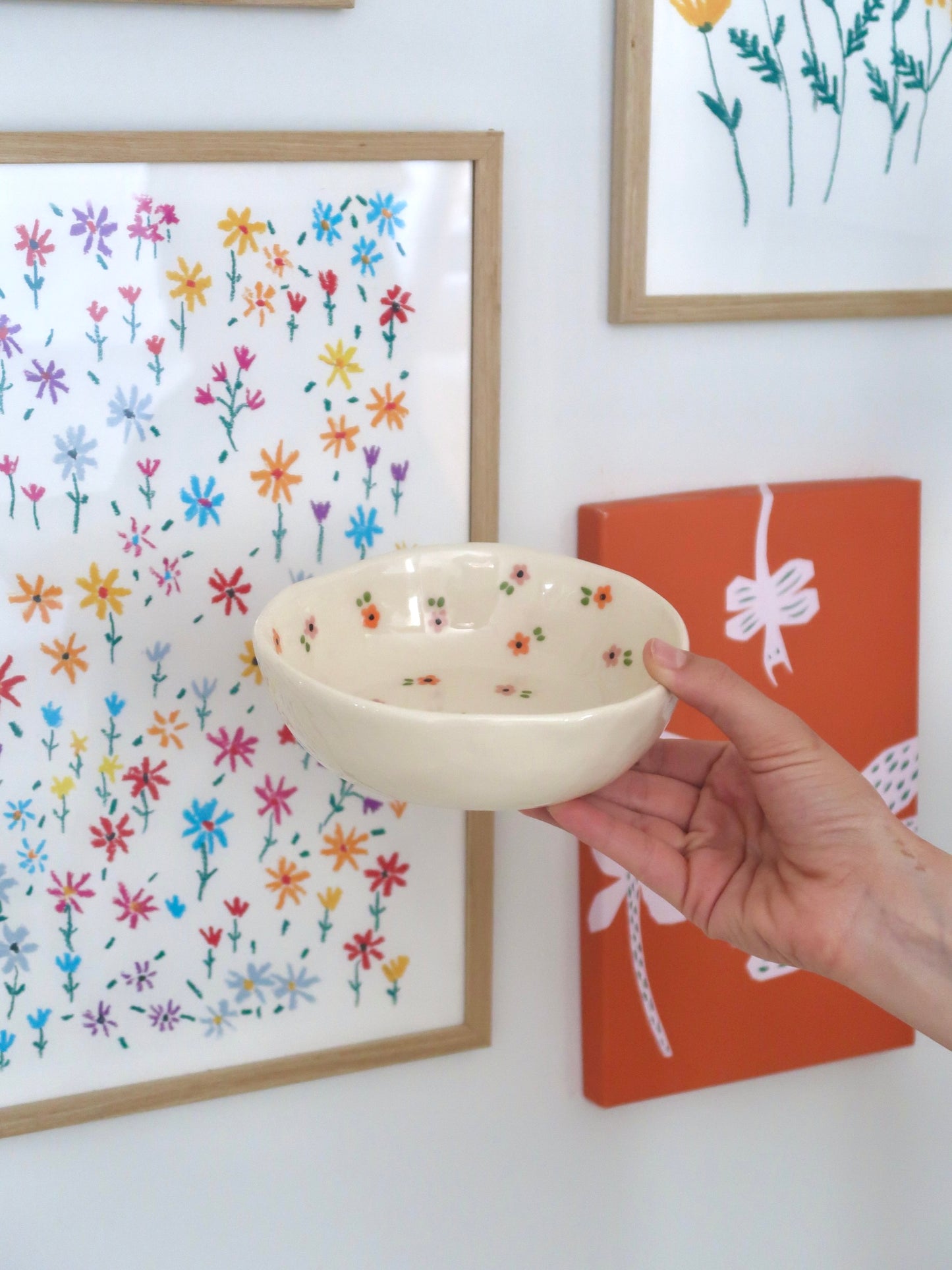Bowl with pink and orange flowers