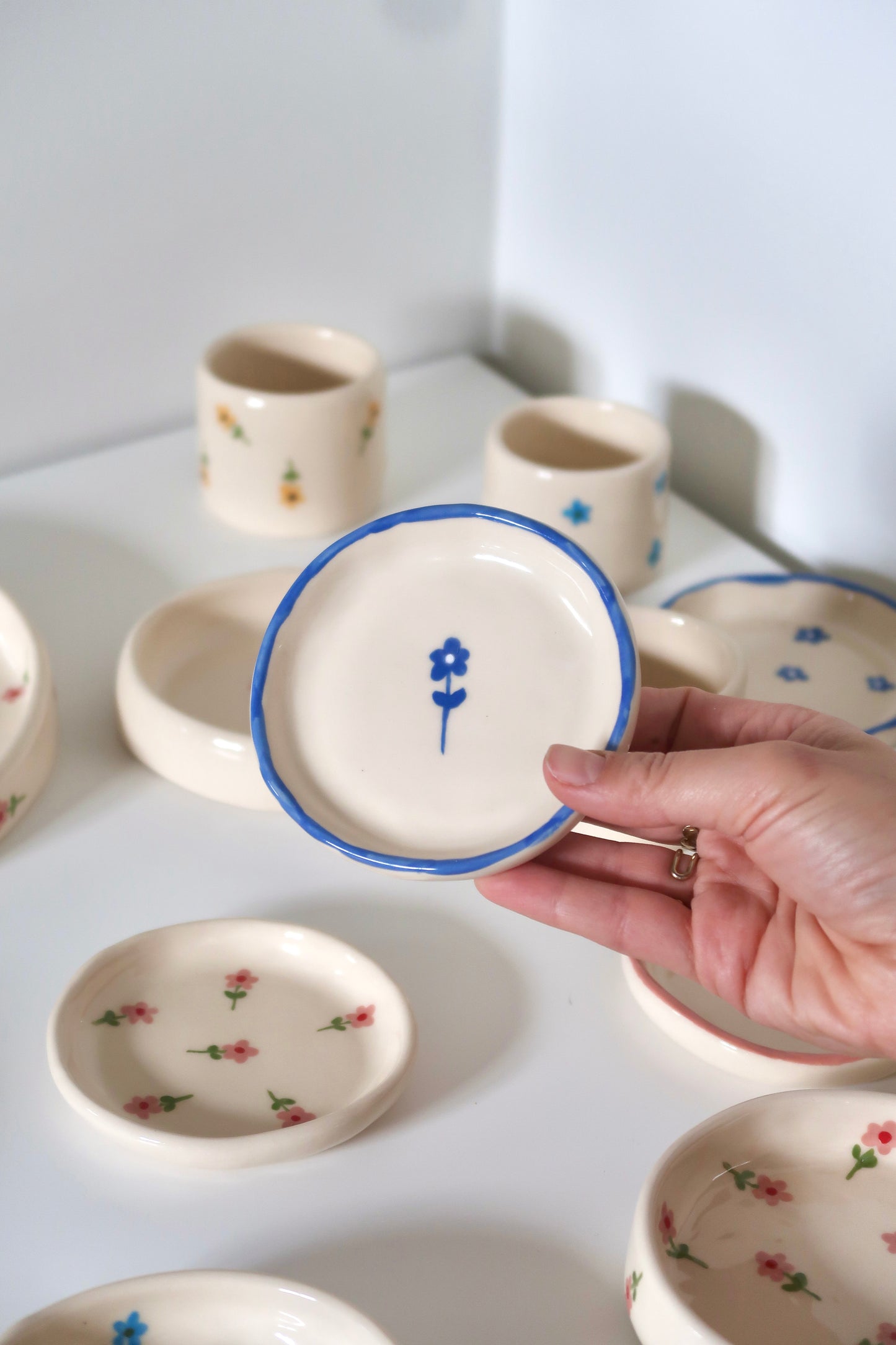 Ring dish with blue flowers