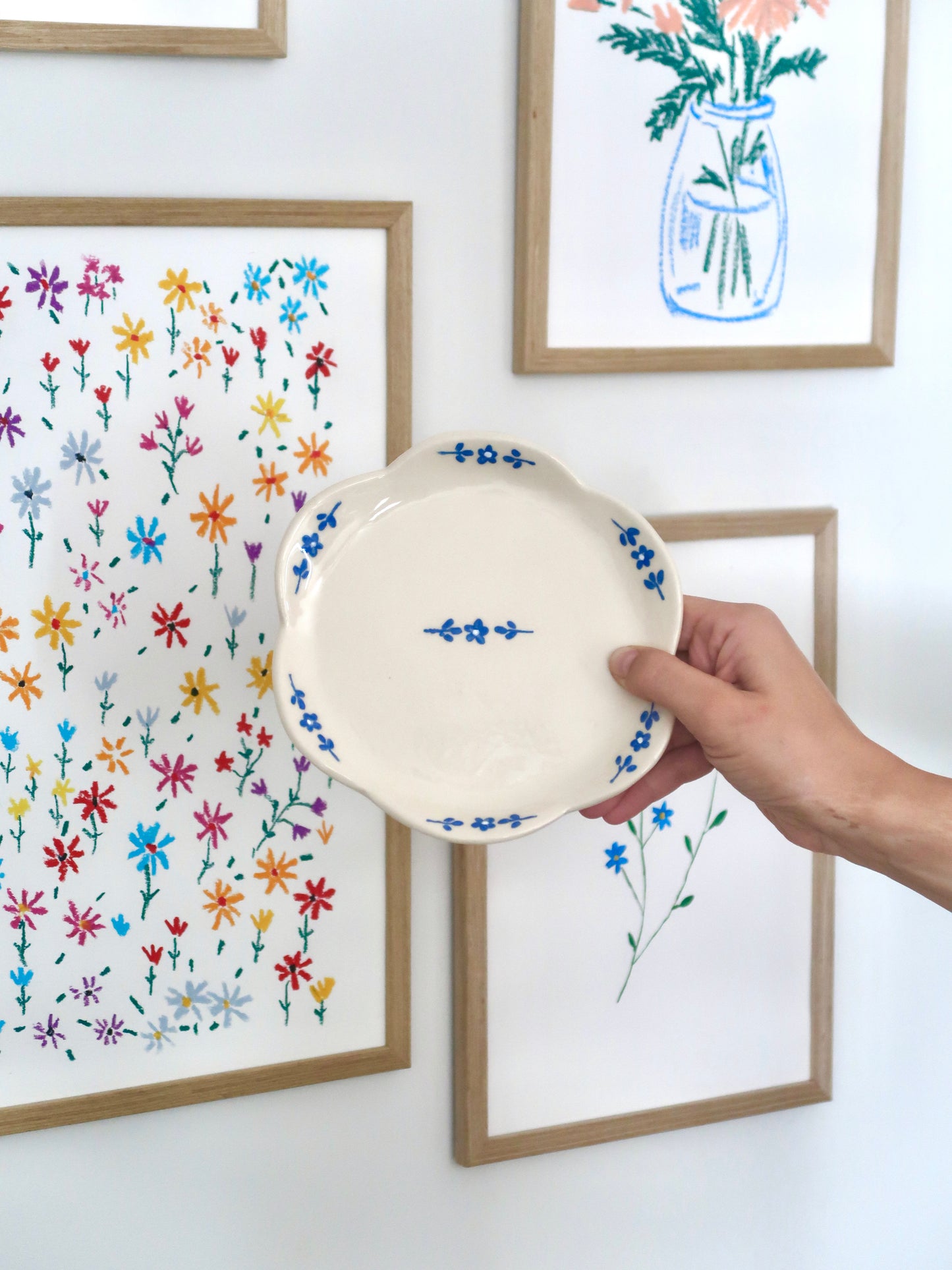 Set with blue flowers