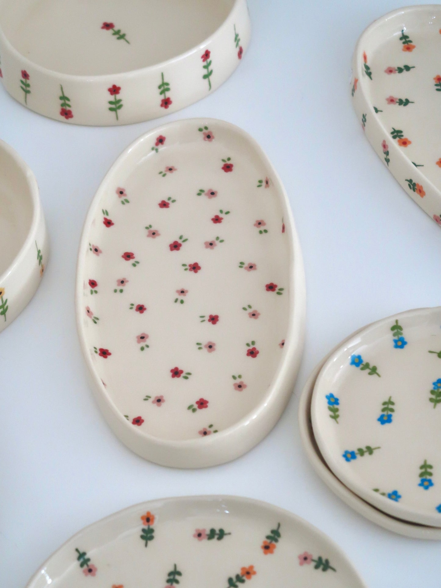 Platter with pink and red flowers
