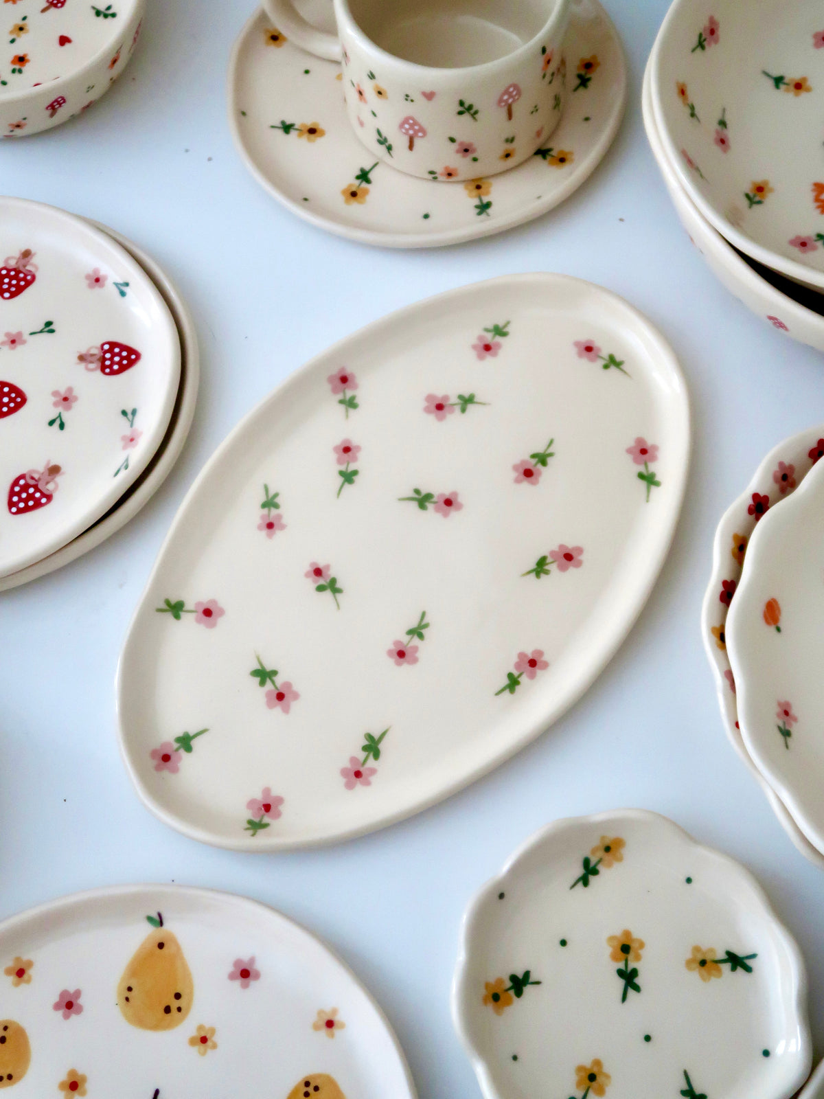 Platter with pink flowers