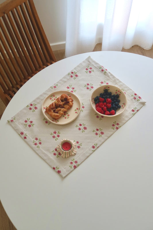 French Jacquard set of placemats with pink flowers