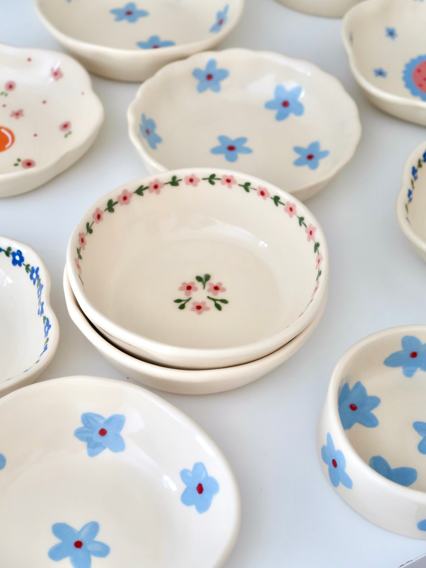 Bowl with pink flowers