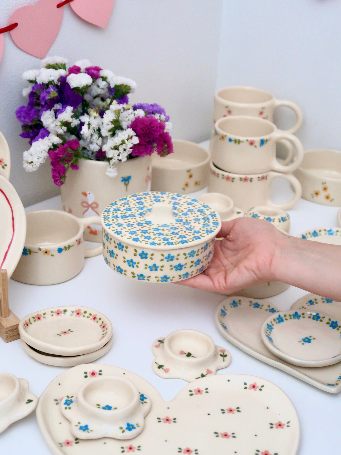 Bowl with lid and blue flowers