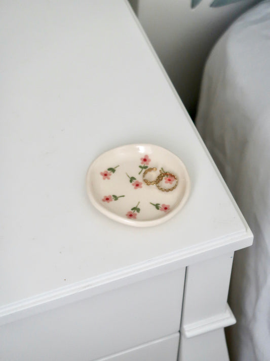 Ring dish with pink flowers