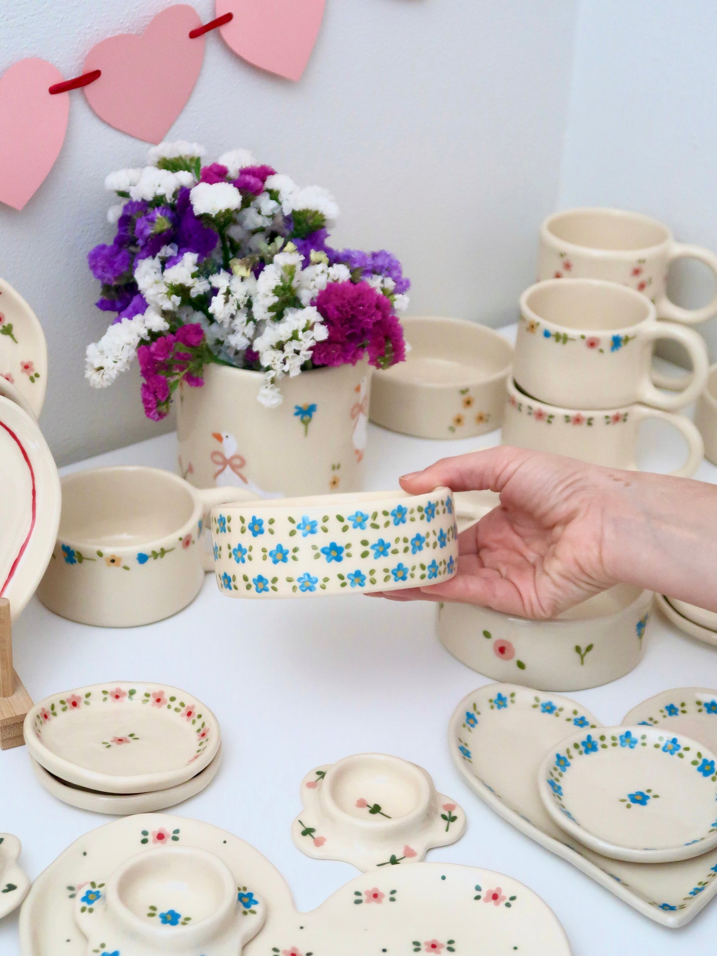 Bowl with lid and blue flowers