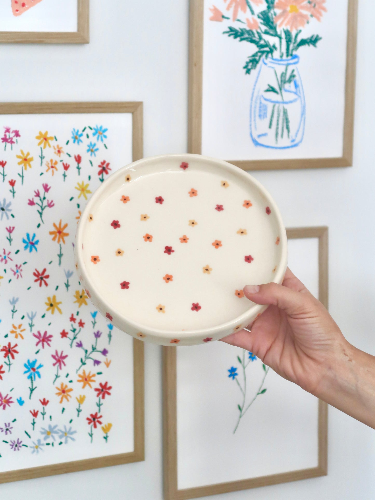 High edge plate with autumn flowers