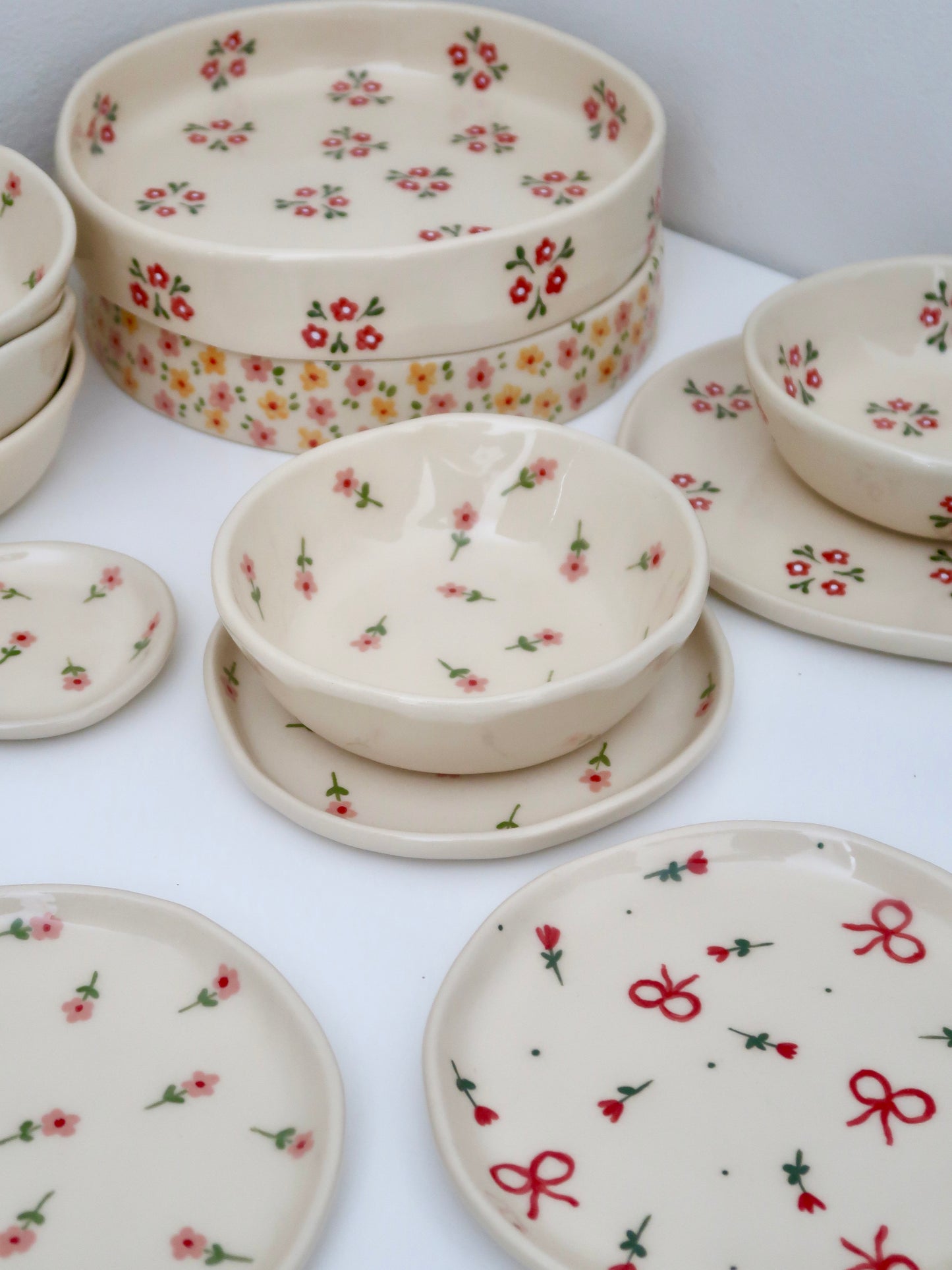 Set with pink flowers