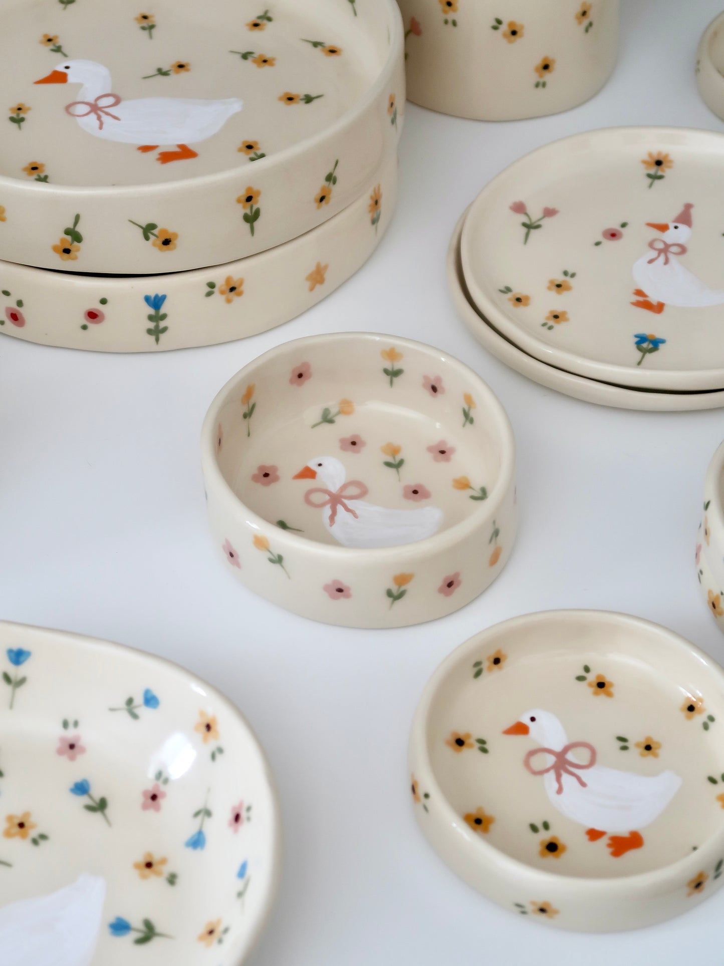 Bowl with a duck, yellow and pink flowers
