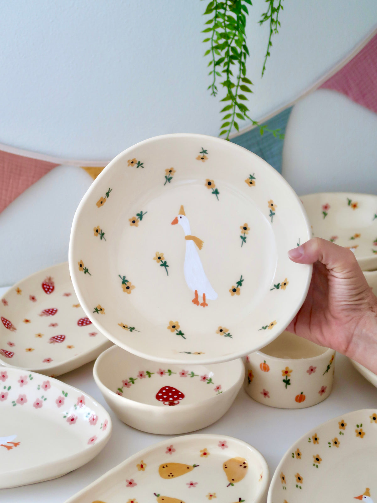Bowl with a duck and yellow flowers (big)